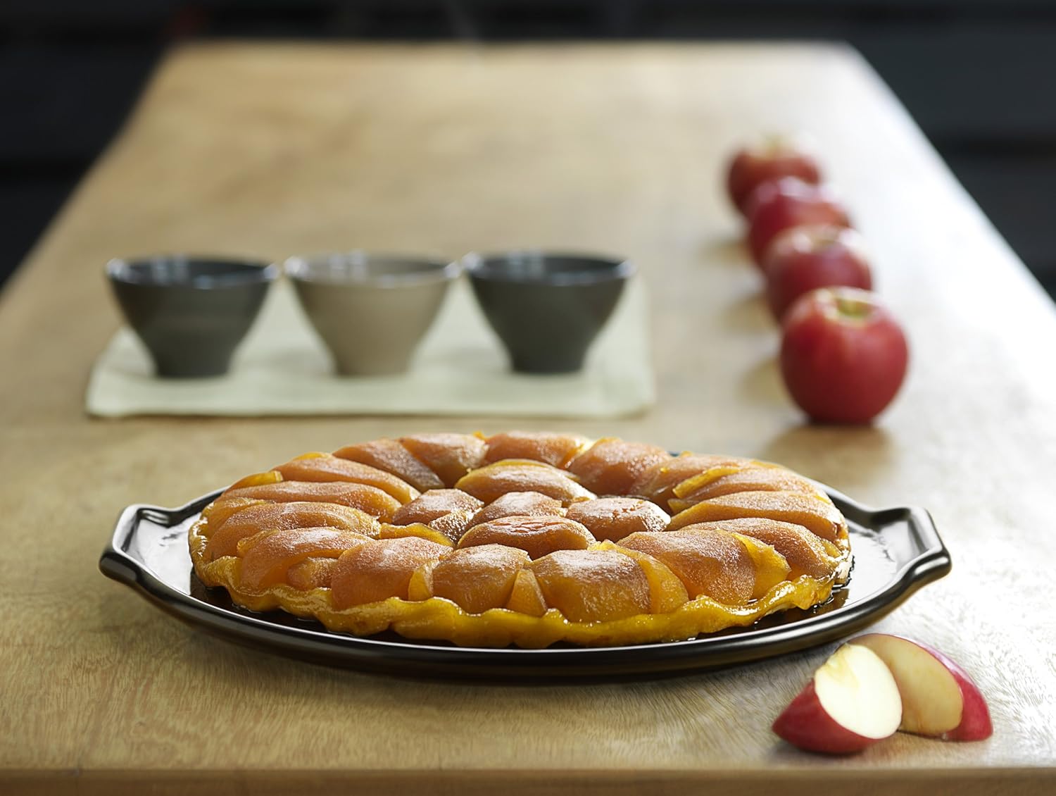 Emile Henry Noir Raymond Blanc Tarte Tatin 30cmcm Amazon Co Uk