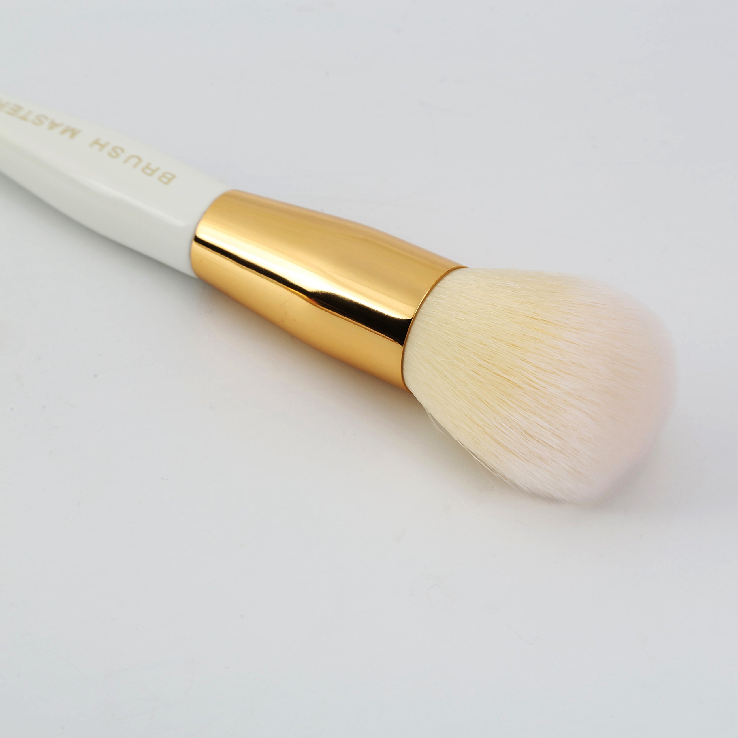 5 Piece Makeup Brushes Set Synthetic kabuki Powder Foundation Blending for Cosmetic Beauty brushes with Soft Light and Bouncy Vitamin-C Synthetic Bristles Outdoor Usage