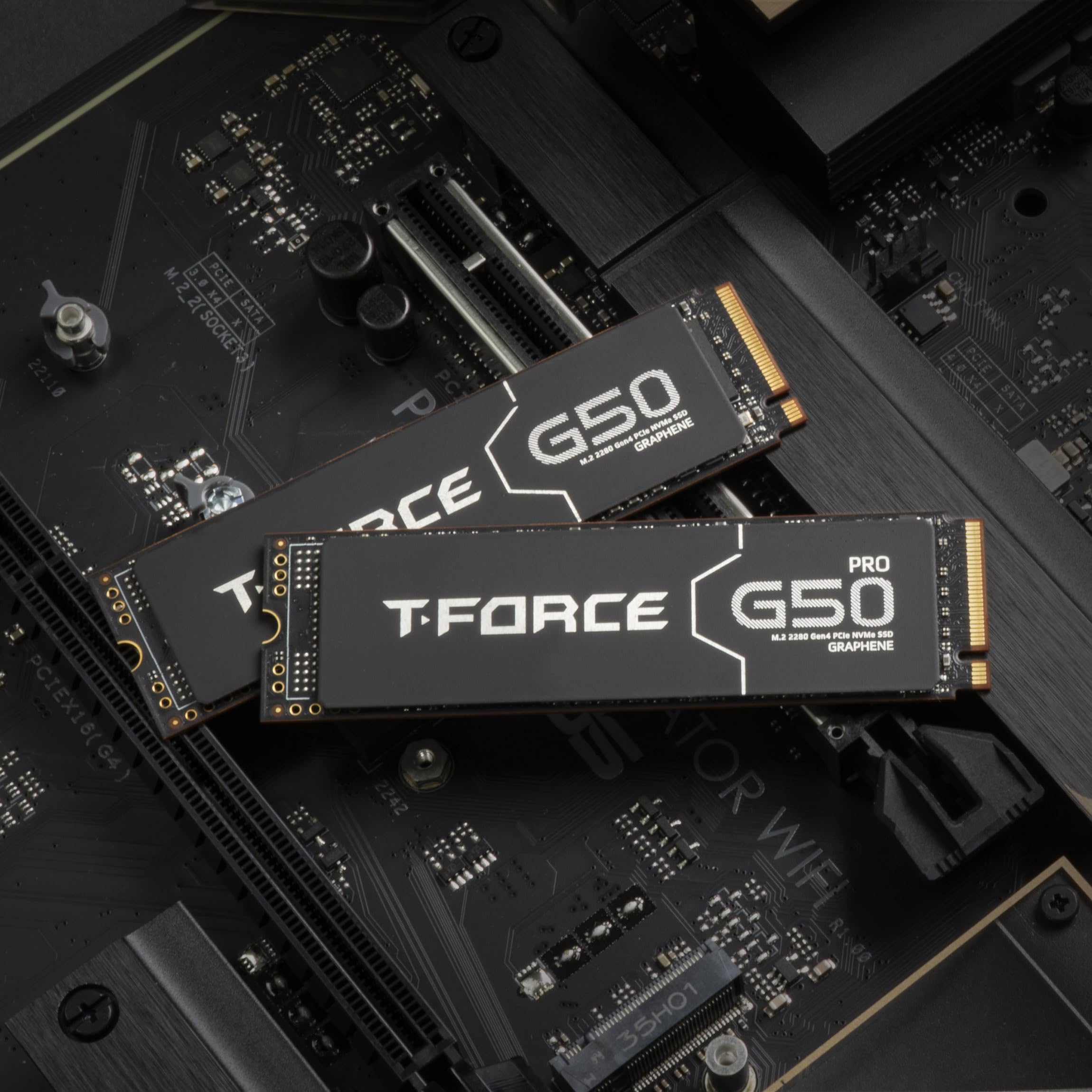 TEAMGROUP T-Force G50 1TB SLC Caching 3D TLC NAND NVMe InnoGrit PCIe Gen4x4 M.2 2280 Gaming SSD with Ultra-Thin Graphene Heat Spreader Works with PS5 Read/Write 5000/4800 MB/s TM8FFE001T0C129