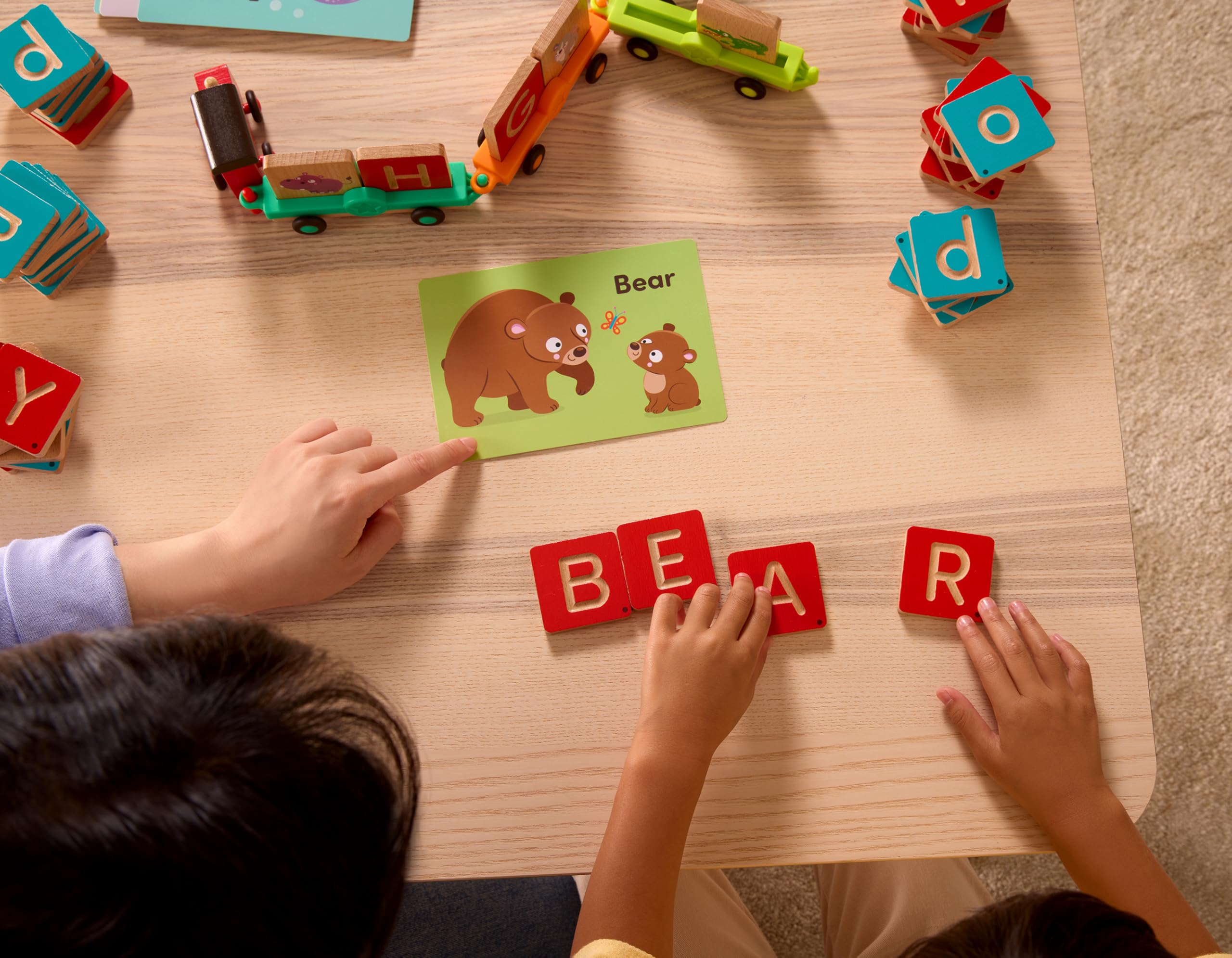 Battat Education – Wooden Alphabet Train Set ABC Letter Train Toy with 84 Pieces for Toddlers – Educational Color & Shape Recognition