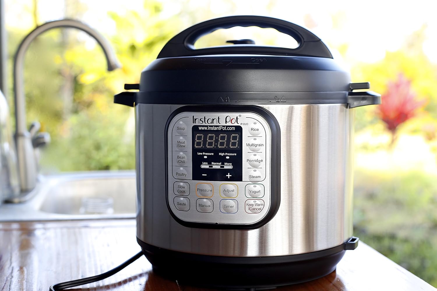 Electric Pressure Cooker 7-in-1,Instant Pot Duo V2 8 Litre,220-240v,1200 W