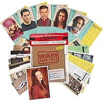 Ungelöster Cold Case – Mord An Einem Dot-Com-Boomer | Murder Mystery Spiel Für 1+ Spieler, 2 Std. Dauer, 30+ Hinweise