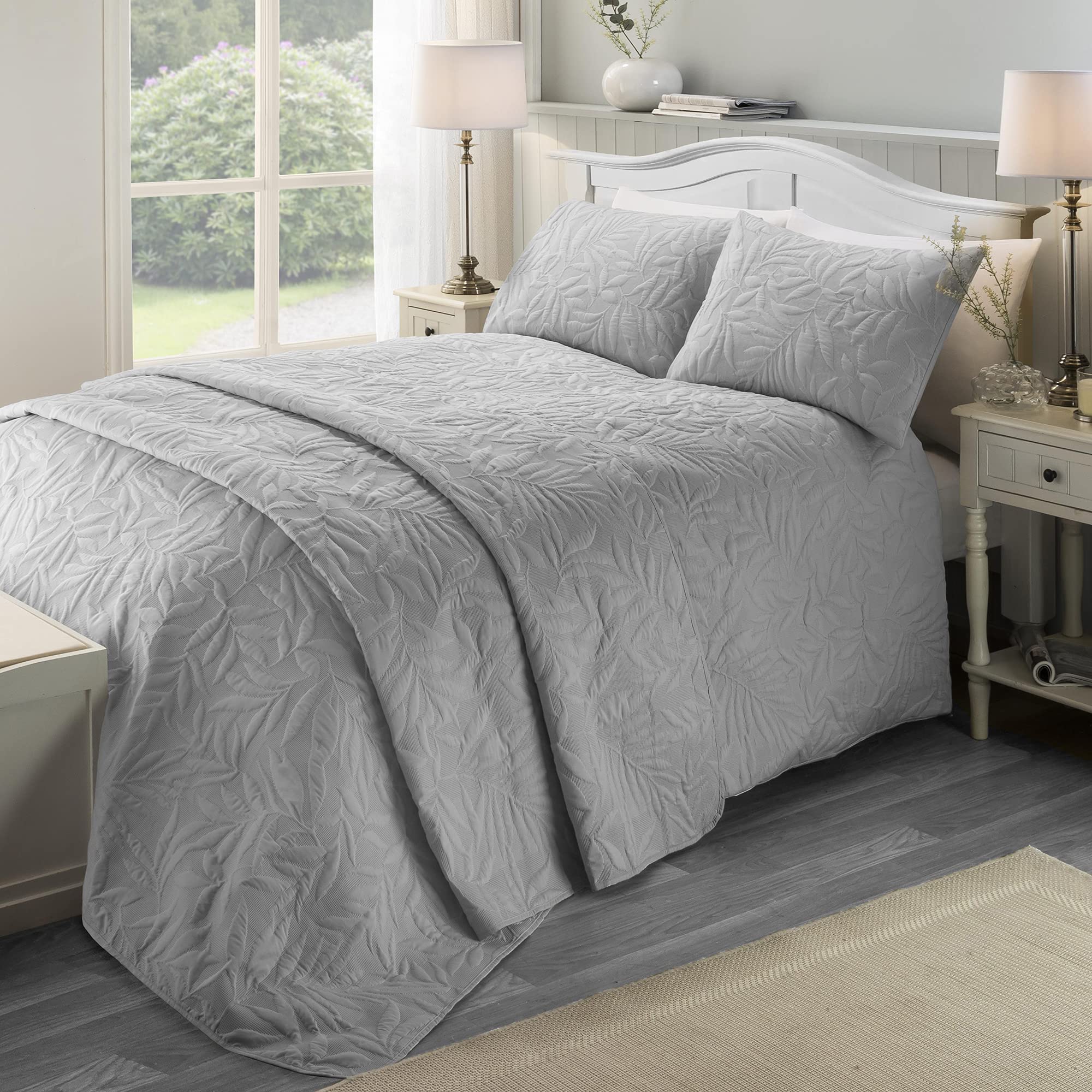 Serene - Silver Leaf Embossed Duvet Cover - Double Bedding Size (200 x 200cm) - Soft Touch - Leaf/Leaves Embroidery Duvet Cover in Silver - Luxury Bedding Set - Luana Collection