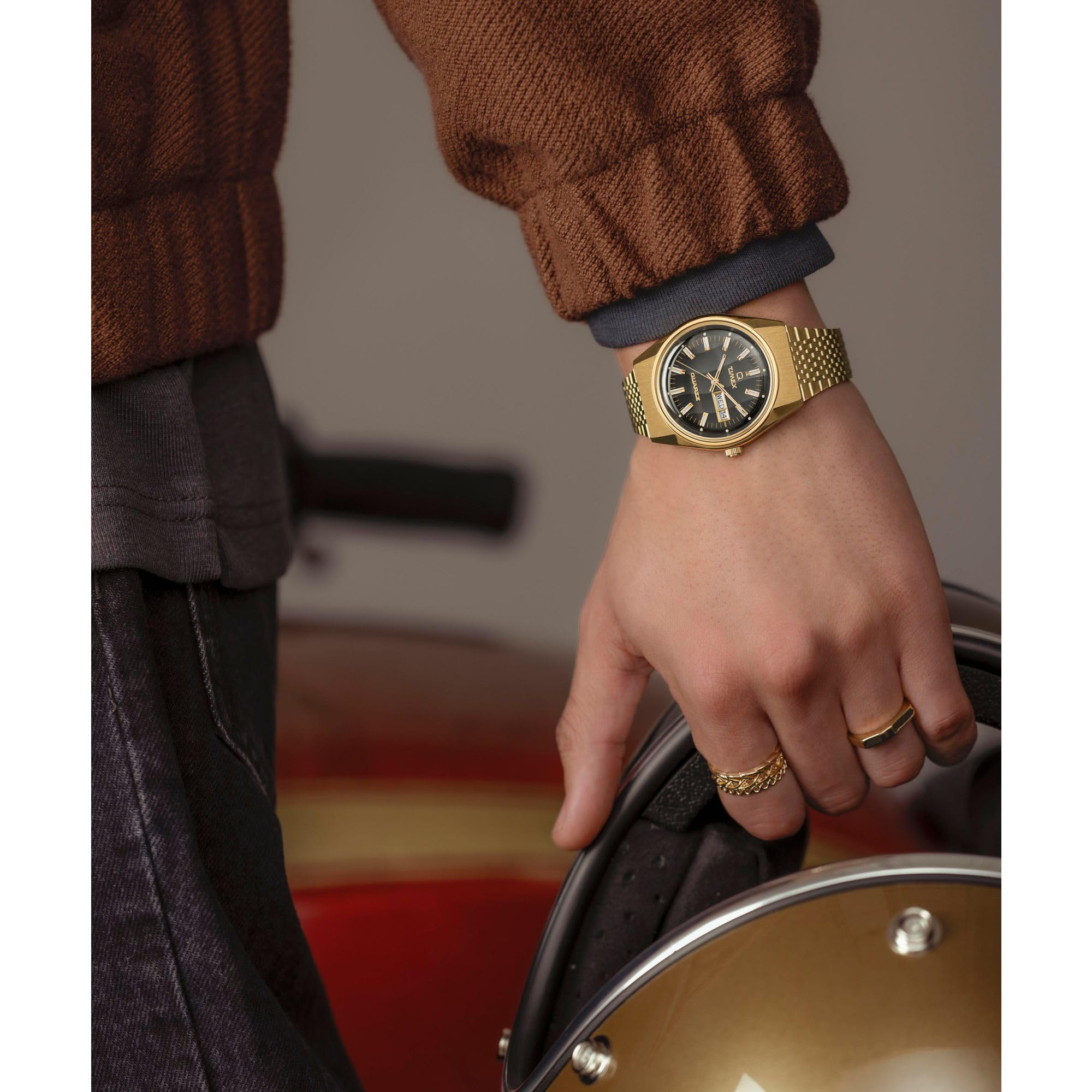 Timex Herren-Armbanduhr mit Falkenauge, 38 mm, goldfarbenes Armband, schwarzes Zifferblatt, goldfarbenes Gehäuse 6