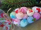 Bath Bubble & Beyond 30 Mini Scented Bath Bombs Gift Wrapped Santa Christmas view 3