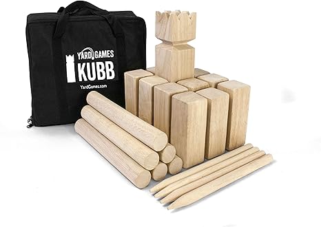 beach game with wooden blocks
