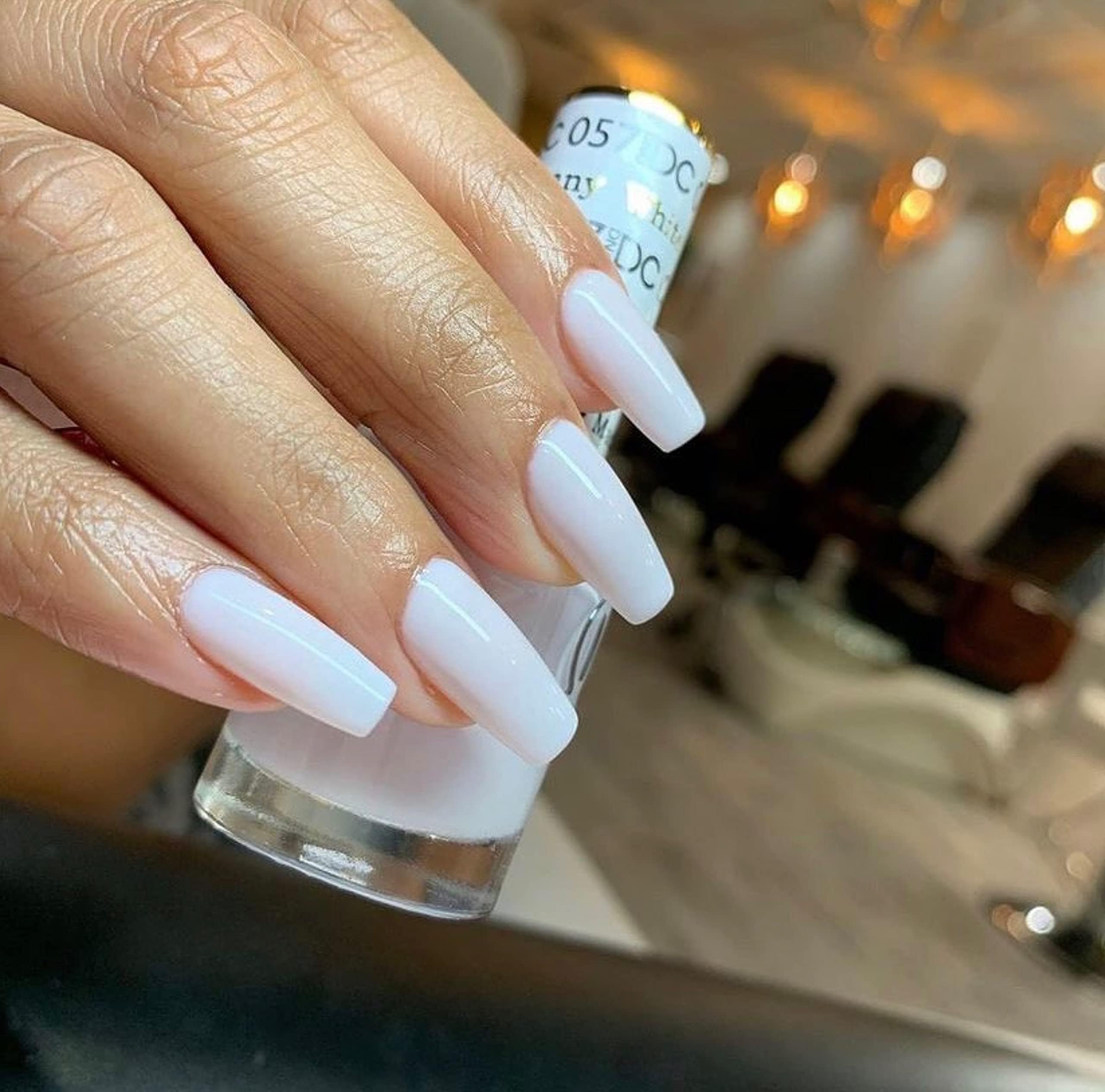 DND DC Gel Polish Set, White Collection, UV/LED Gel Polish and Air Dry Nail Lacquer, Matching Chip-Free Polish Duo, 057 White Bunny, 0.5 Fl Oz - Image 3