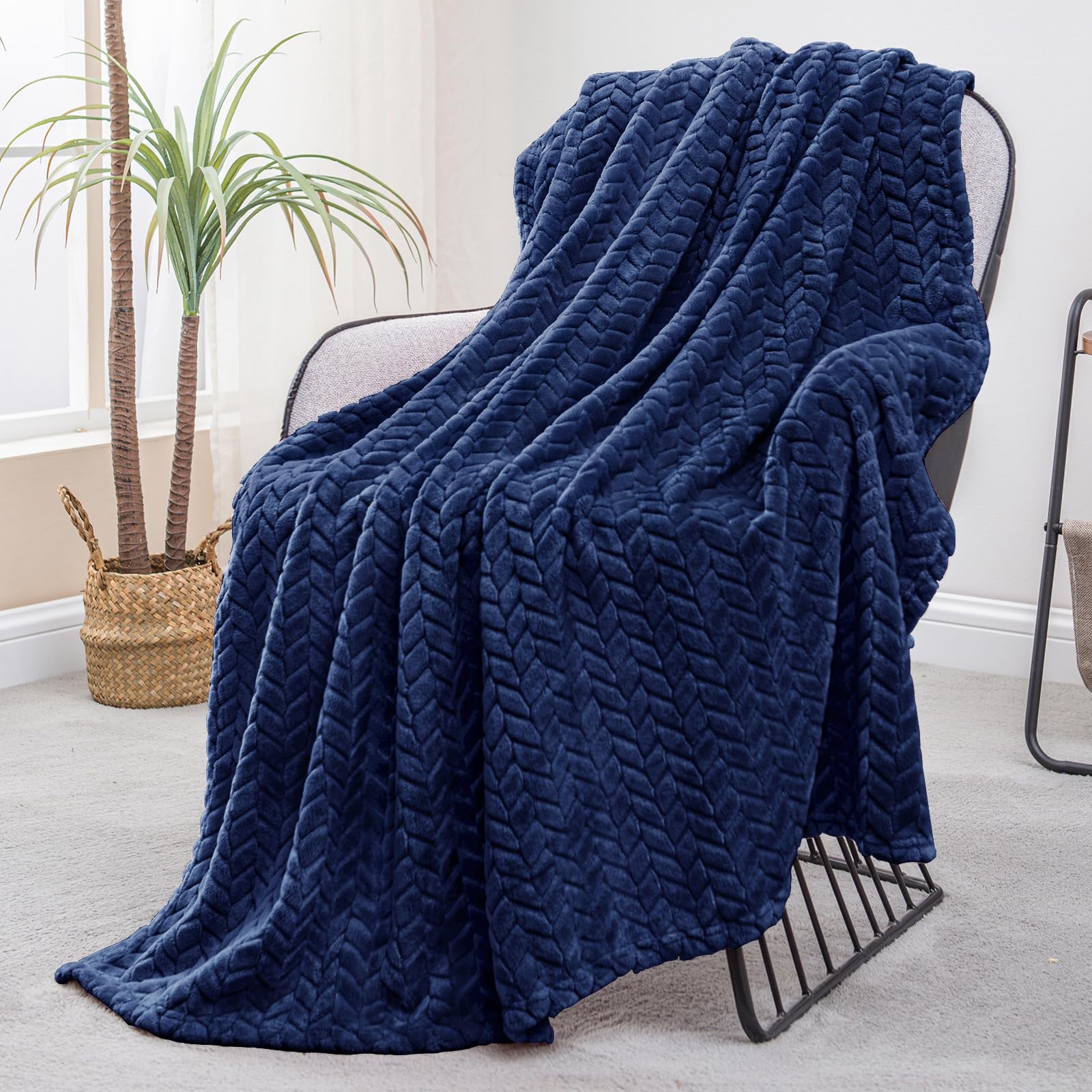 Exclusivo Mezcla Fleece Throw Blanket for Sofa and Bed, 127x178 CM Soft Cozy Jacquard Flannel Blankets, Lightweight Fuzzy Plush Warm Throws for All Seasons, Navy Blue