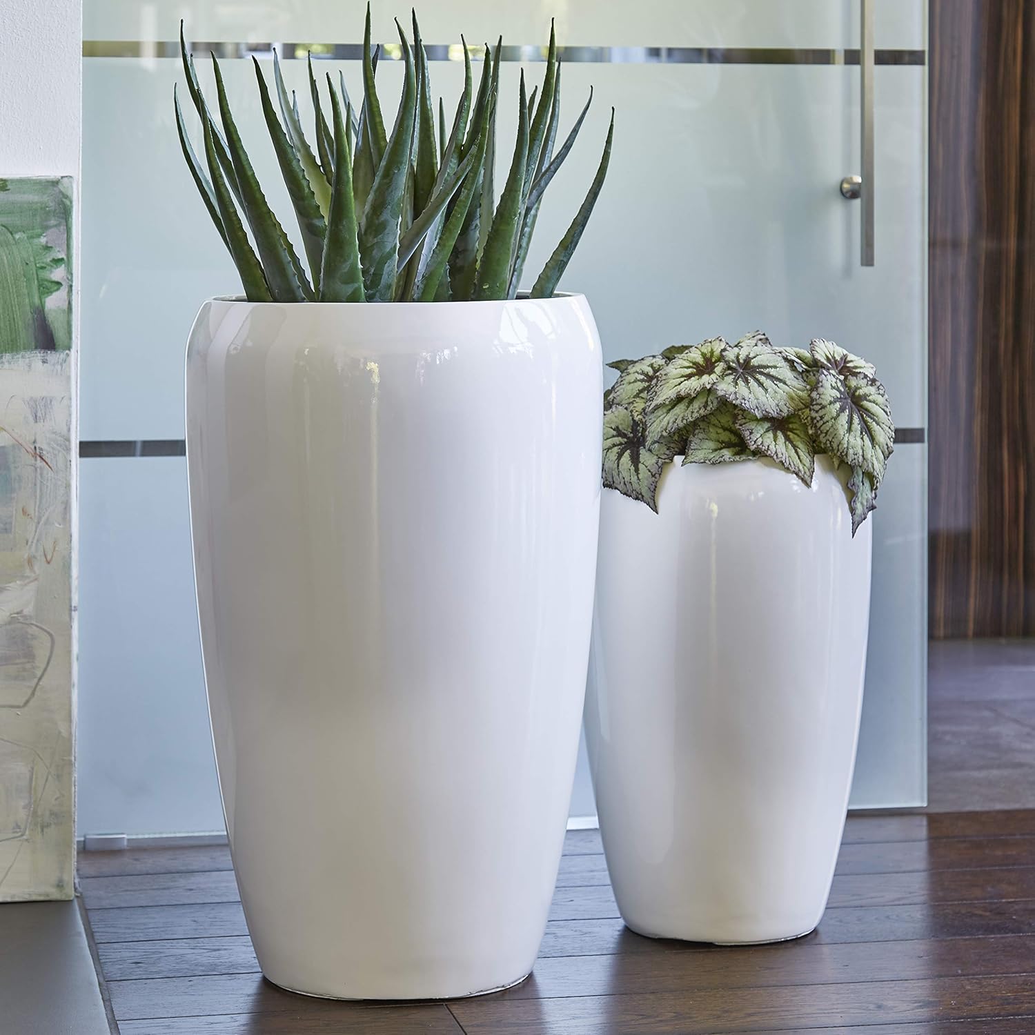 Wunderschöne & Hochwertige Pflanzvase im 2er Set / Blumenkübel - Fiberglas - Mit Einsatz – Indoor & Outdoor – Wetterbeständig & Frostsicher (2er Set: Höhe 70cm & 50cm, Glänzend Weiß)