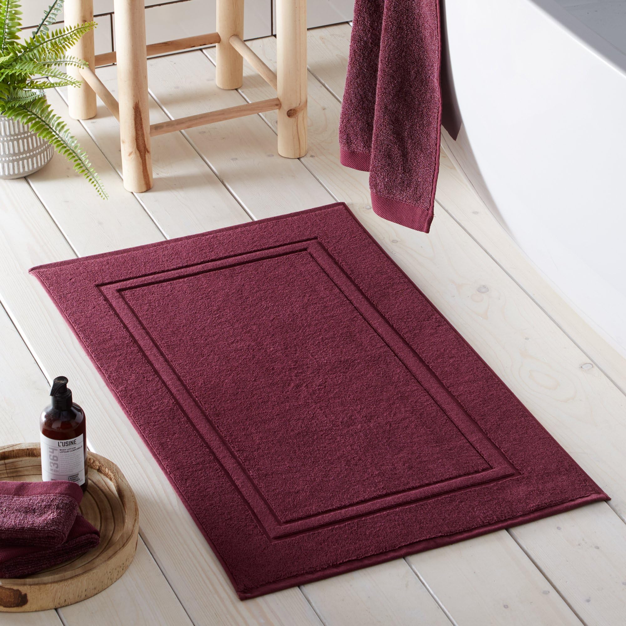 Drift Home - Claret Red Bath Mat (50 x 80cm) - Soft & Absorbent - 550GSM Premium Bathroom Mat - Sustainable Cotton (BCI) - Recycled Bottles - Machine Washable - Bath Rug