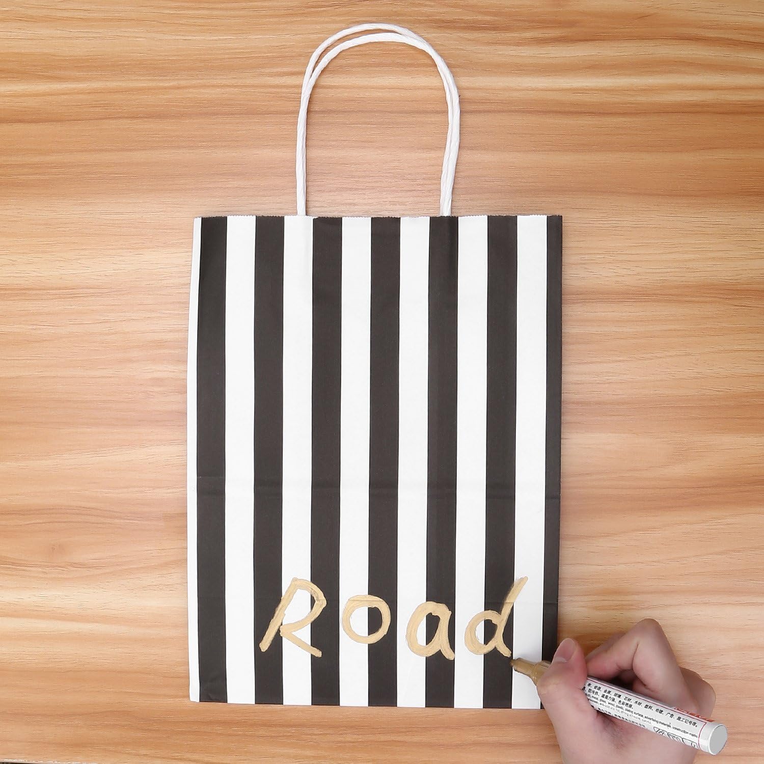 Ronvir 100 Pieces Kraft Paper Bags,Black and White Striped Party Bags with Twisted Handles - 21cm x 12cm x 27cm - Image 4