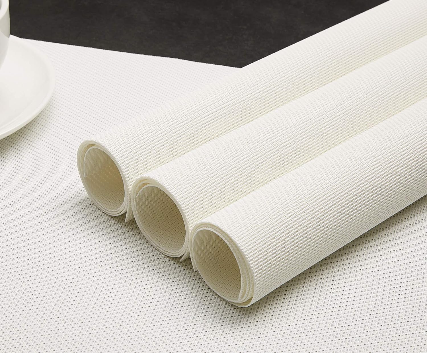 DOLOPL Placemat Placemats Waterproof White Placemats Set of 6 Crossweave Woven Vinyl Laminated Table Mat Easy to Clean Heat Resistant Wipeabl Placemats for Dining Table: Home & Kitchen