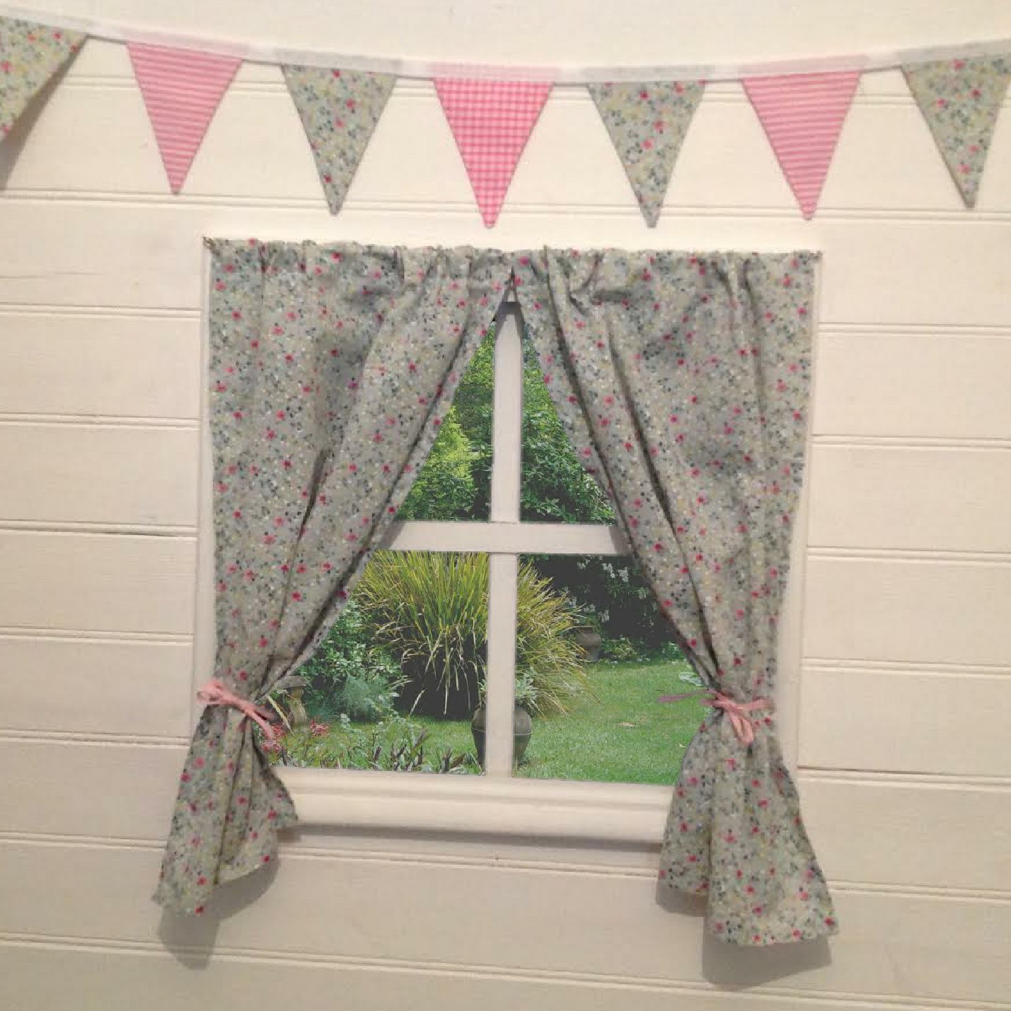 GooseBoose KIDS PLAYHOUSE CURTAINS SAGE ROSE INCLUDES FITTINGS