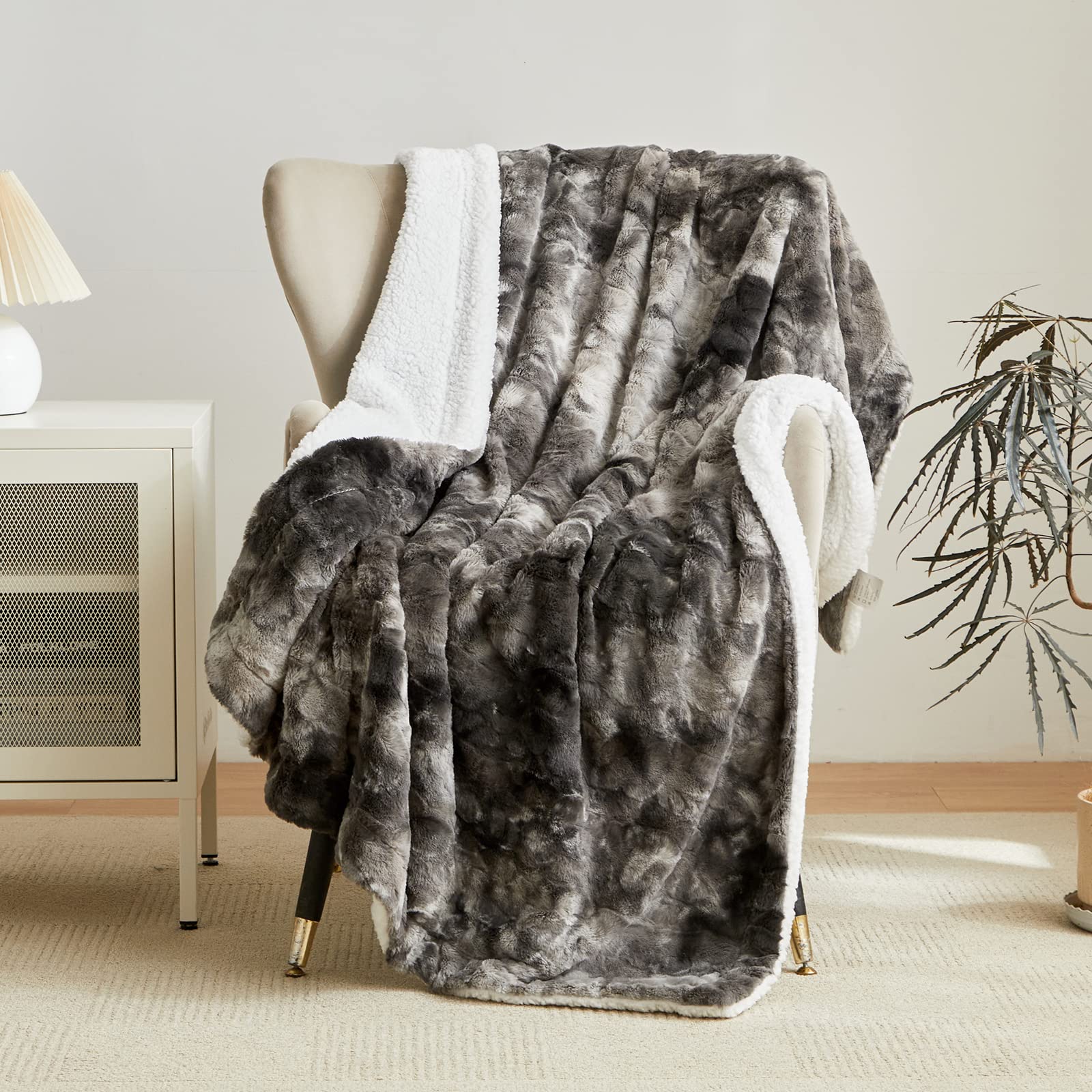 Wajade Fluffy Sherpa Fleece Blanket Gray White Faux Fur Bed Throw Super Soft Warm Large Blanket for Bed Sofa Car,130x160CM — image 1