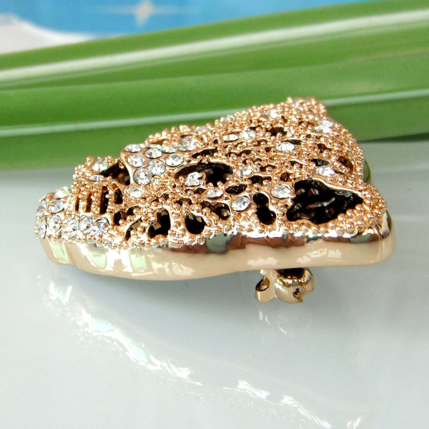 Navachi 18k Gold Plated White Crystal Enamel Leopard Head Az7627b Brooch pin, Yellow - Image 5
