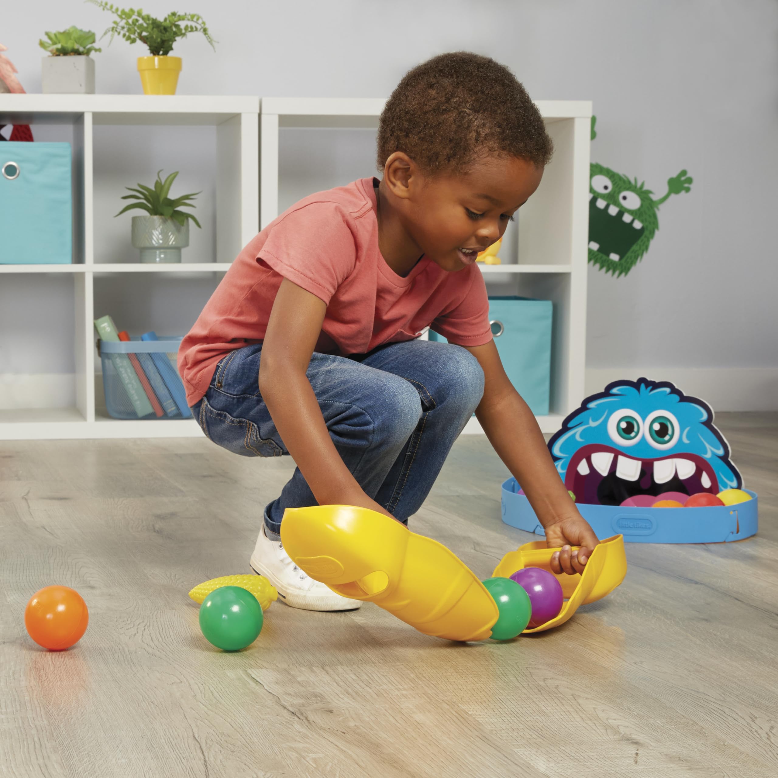 Little Tikes Feeding Frenzy - Indoor/Outdoor Gaming Experience - 30+ Accessories - Ages 3+ - Easy to Learn - Fast Paced
