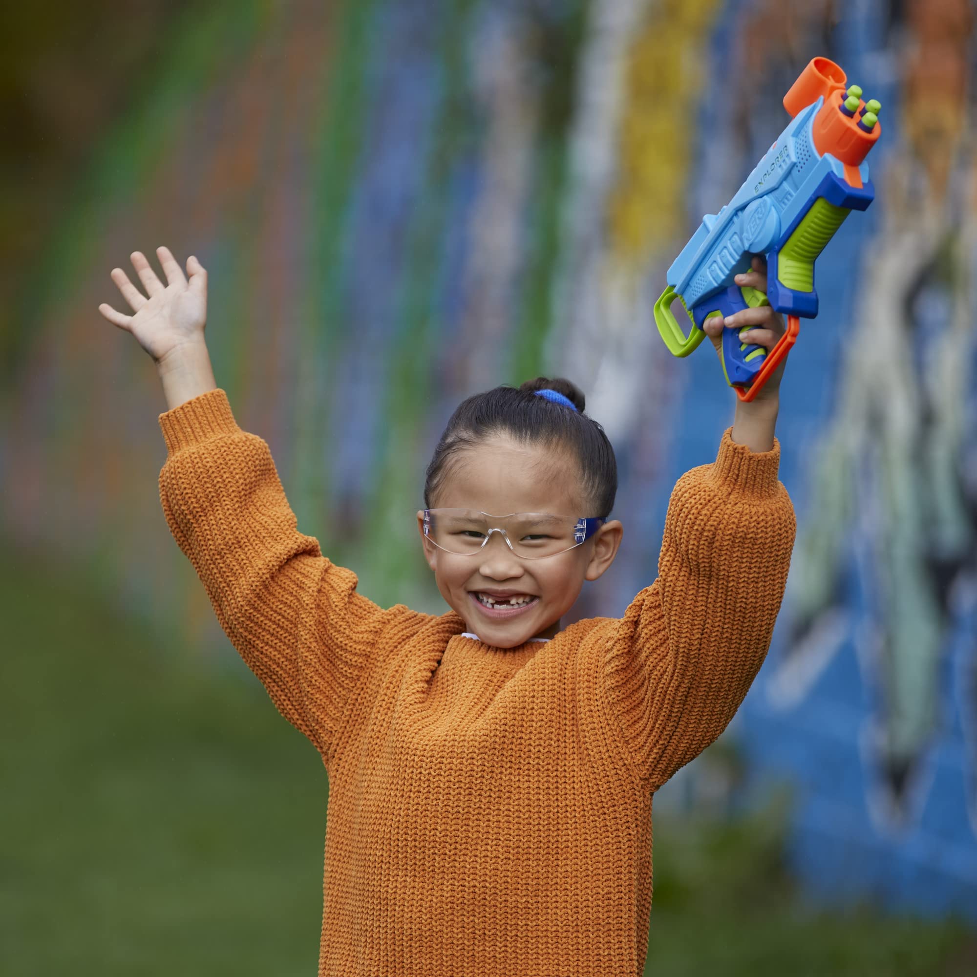 Nerf Elite Junior Explorer Easy-Play Toy Foam Blaster, 8 Darts for Kids Outdoor Games, Ages 6 & Up