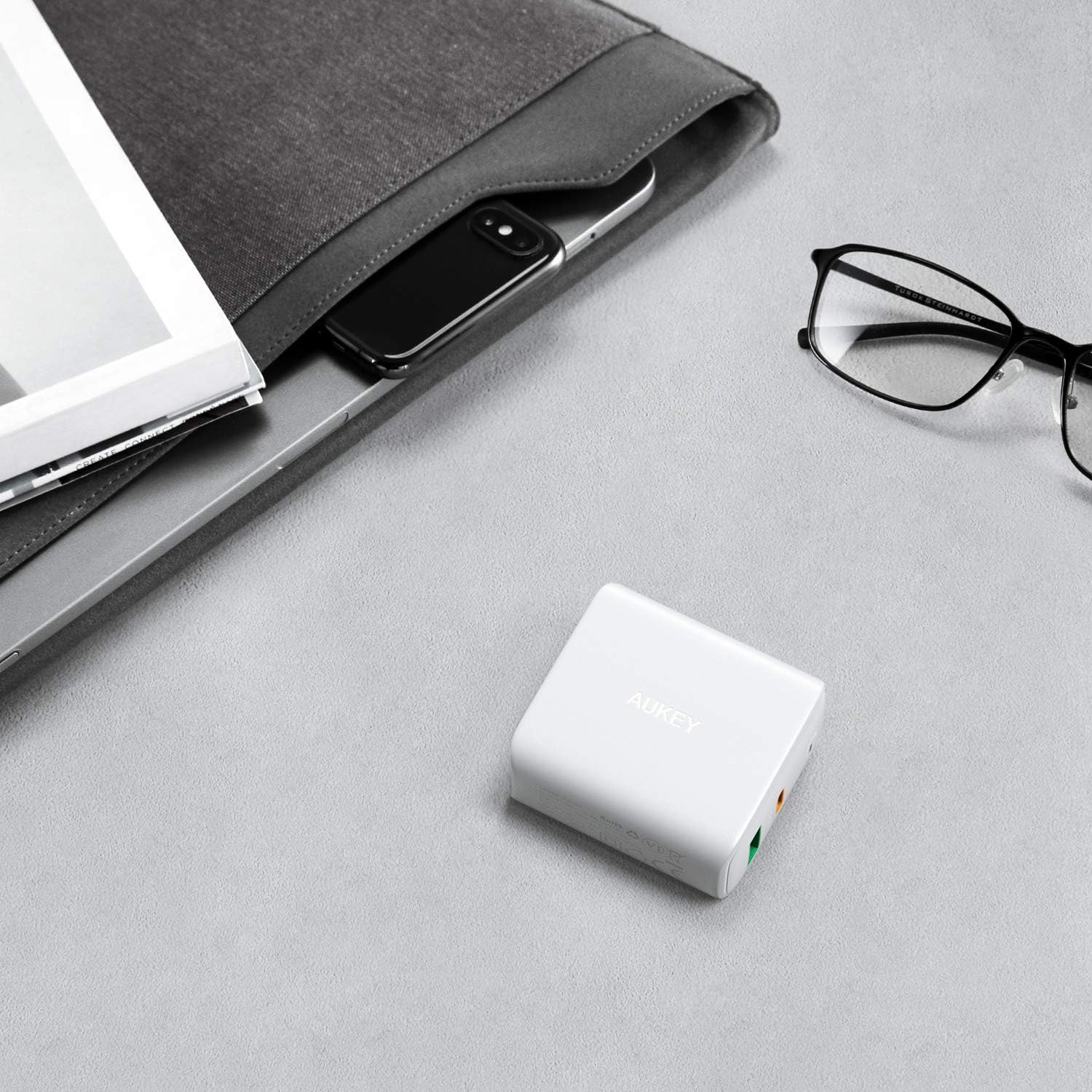 USB C Wall Charger, AUKEY USB C Charger 30W, PD Wall Charger with Power Delivery & Dynamic Detect, Compatible with iPhone 11/11 Pro, MacBook, Nintendo Switch, Airpods Pro and More