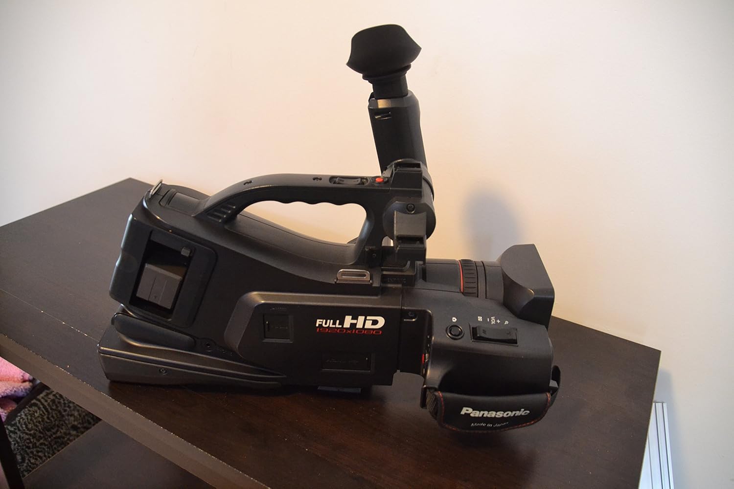 Amazon.com : Panasonic AG-AC7 Shoulder Mount AVCHD Camcorder, 1920 x 1080  Resolution, 23x Intelligent / 16.8x Optical Zoom, 2.7 inch LCD Touchscreen,  HDMI, ...