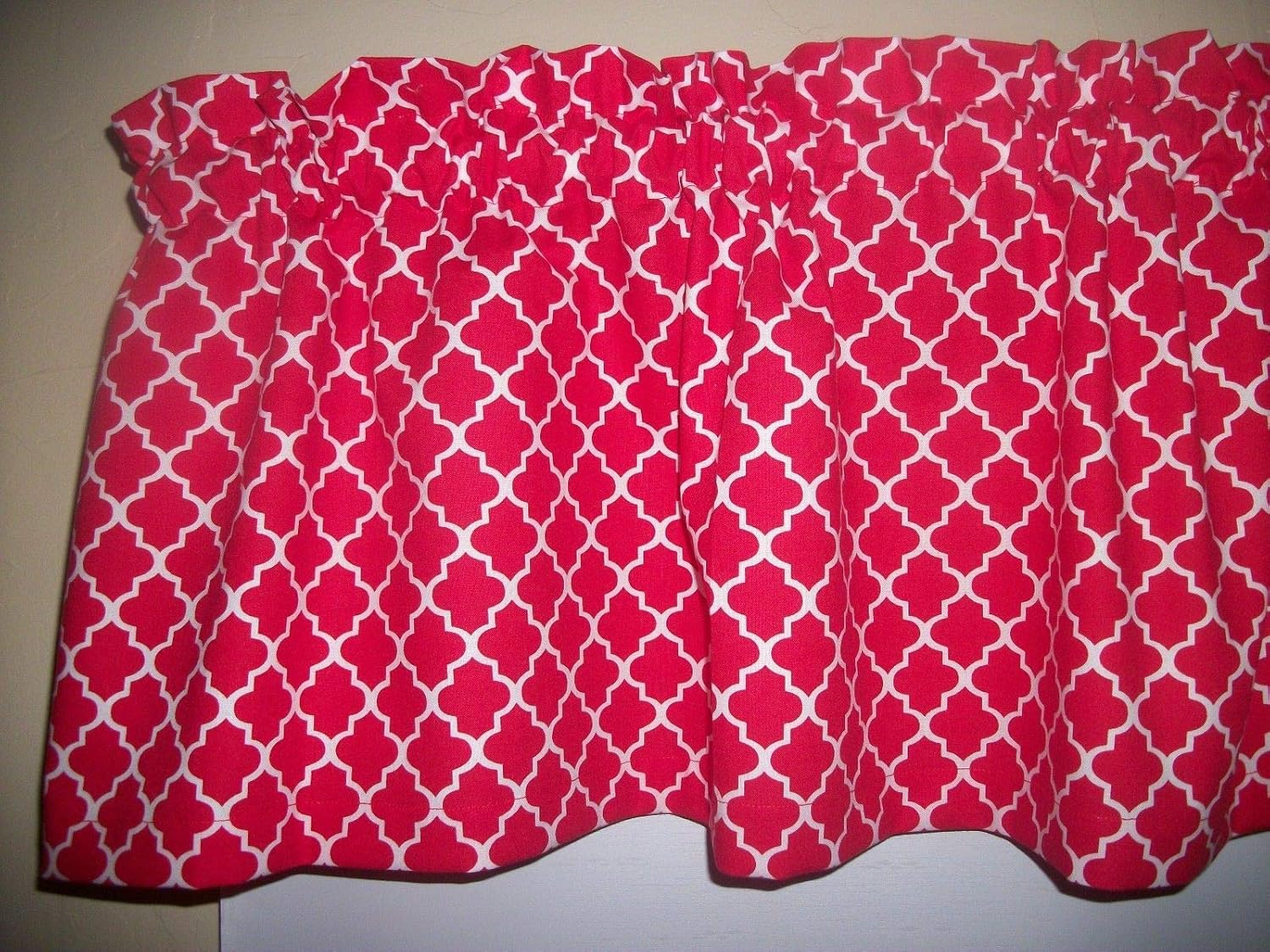 Amazon Com Red Ogee Quaterfoil Geometric Lattice Retro Waverly