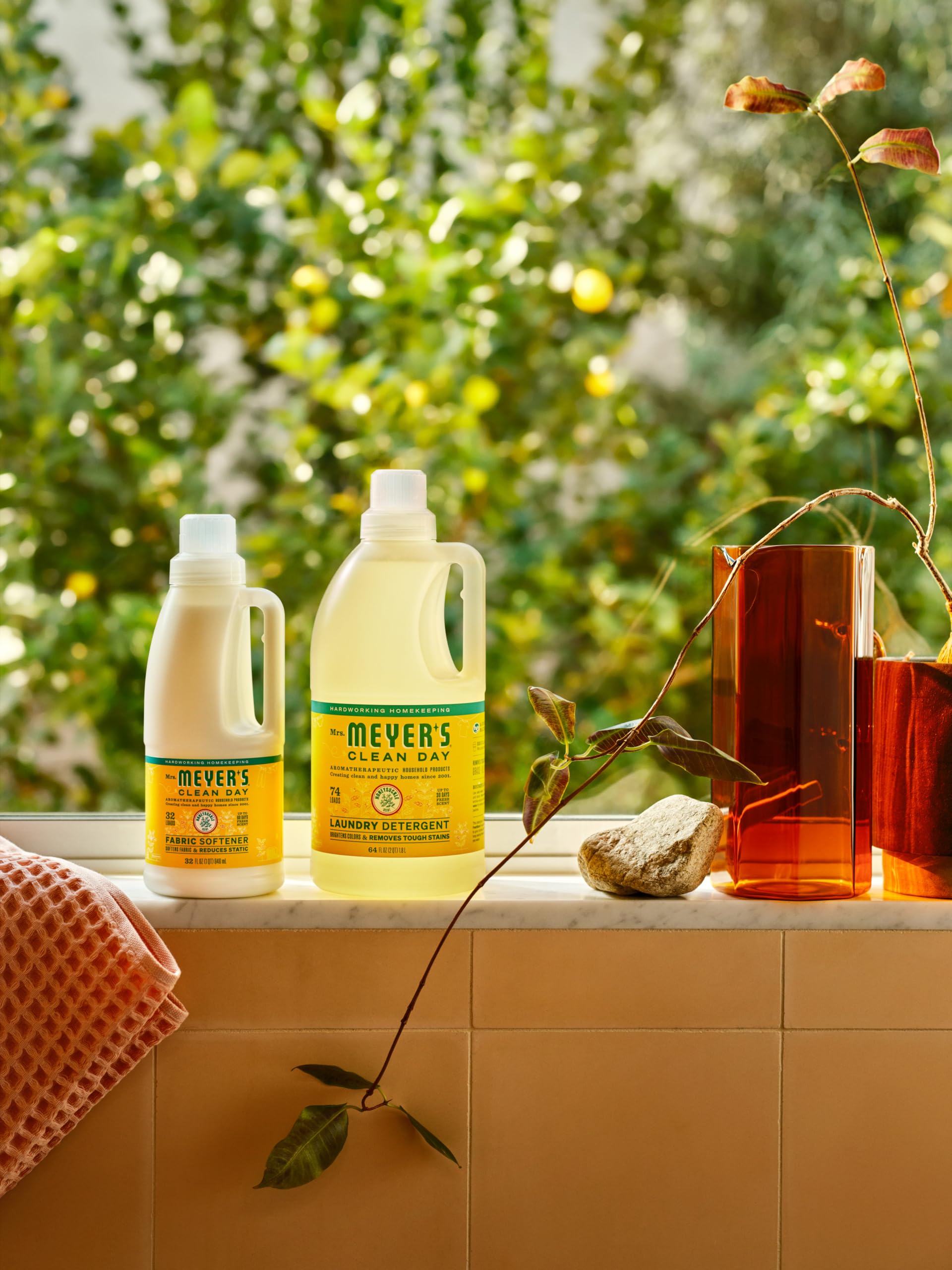 MRS. MEYER'S CLEAN DAY Liquid Fabric Softener, Infused with Essential Oils, Paraben Free, Honeysuckle, 32 oz (32 Loads)
