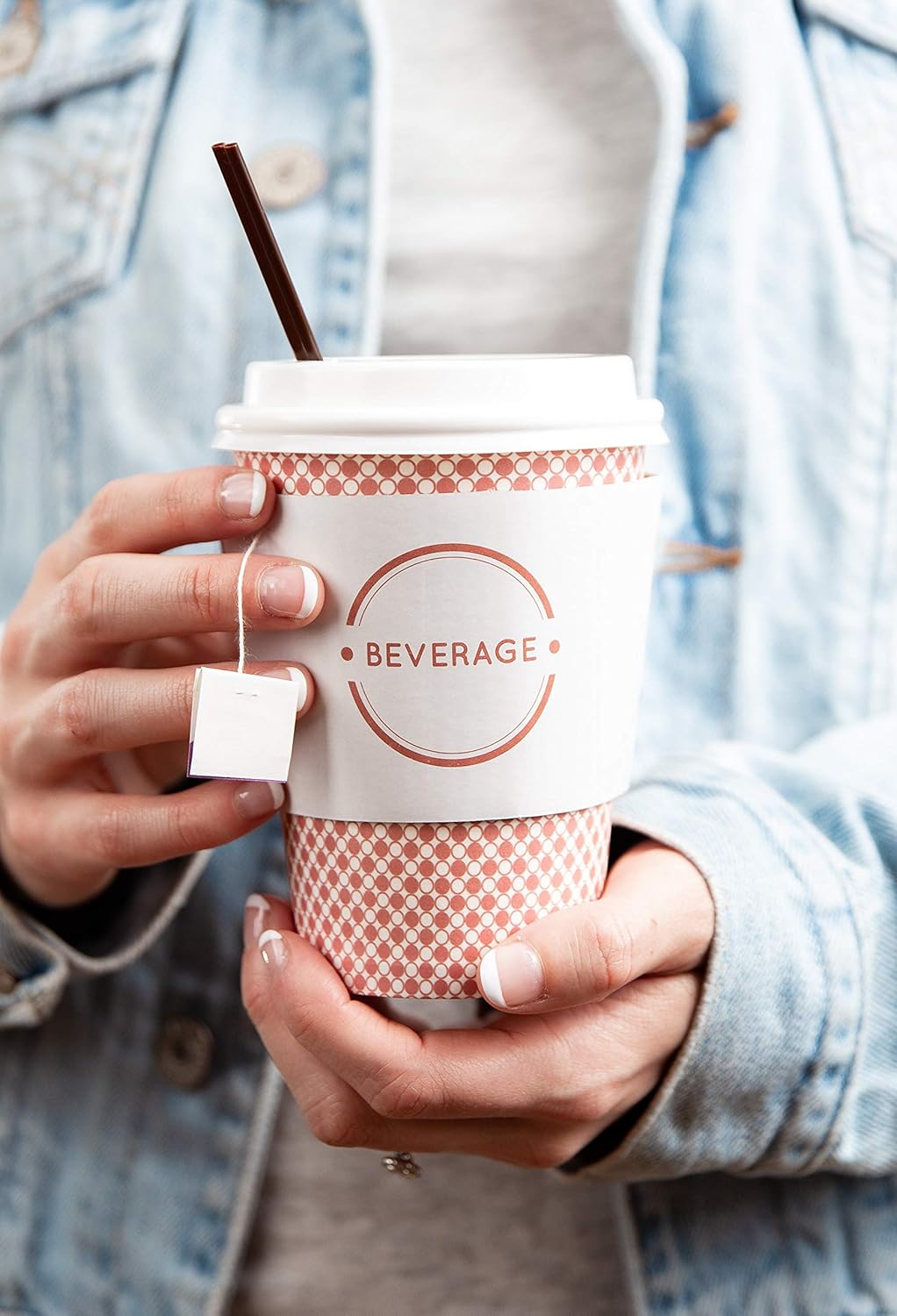 Sweetzer & Orange 12 Oz. Disposable Paper Coffee Cups with Lids (Set of 50) Includes Stir Sticks and Sleeves - Great Checkered Design for Tea, Hot Chocolate, Mochas and Lattes, Too (Red): Kitchen & Dining