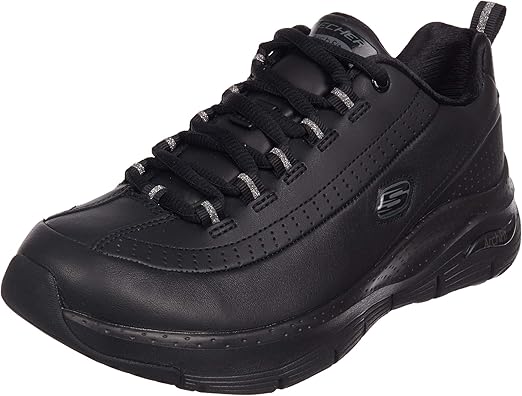 white trainer outfit