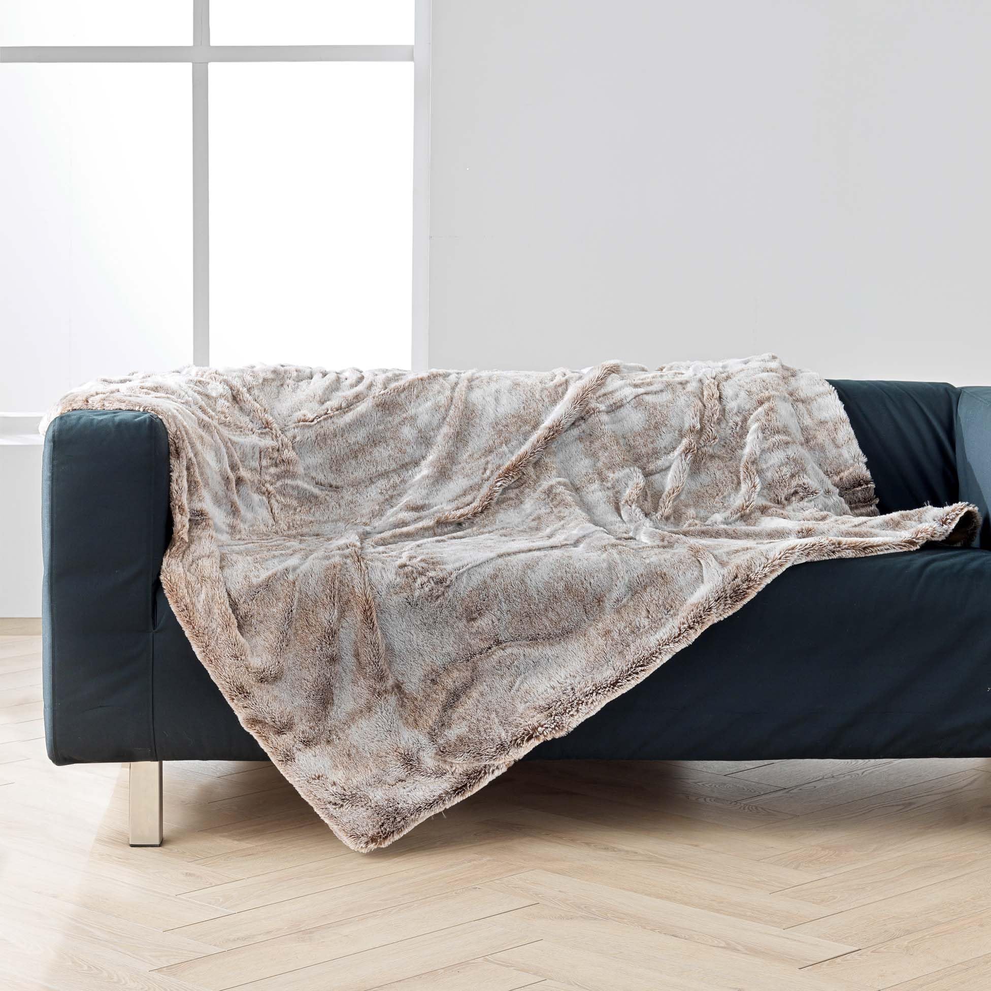 Douceur d'Intérieur Chocolate-Coloured Faux Fur Polyester Blanket, 125 x 150 cm, polyester, chocolate, 125 x 150 cm