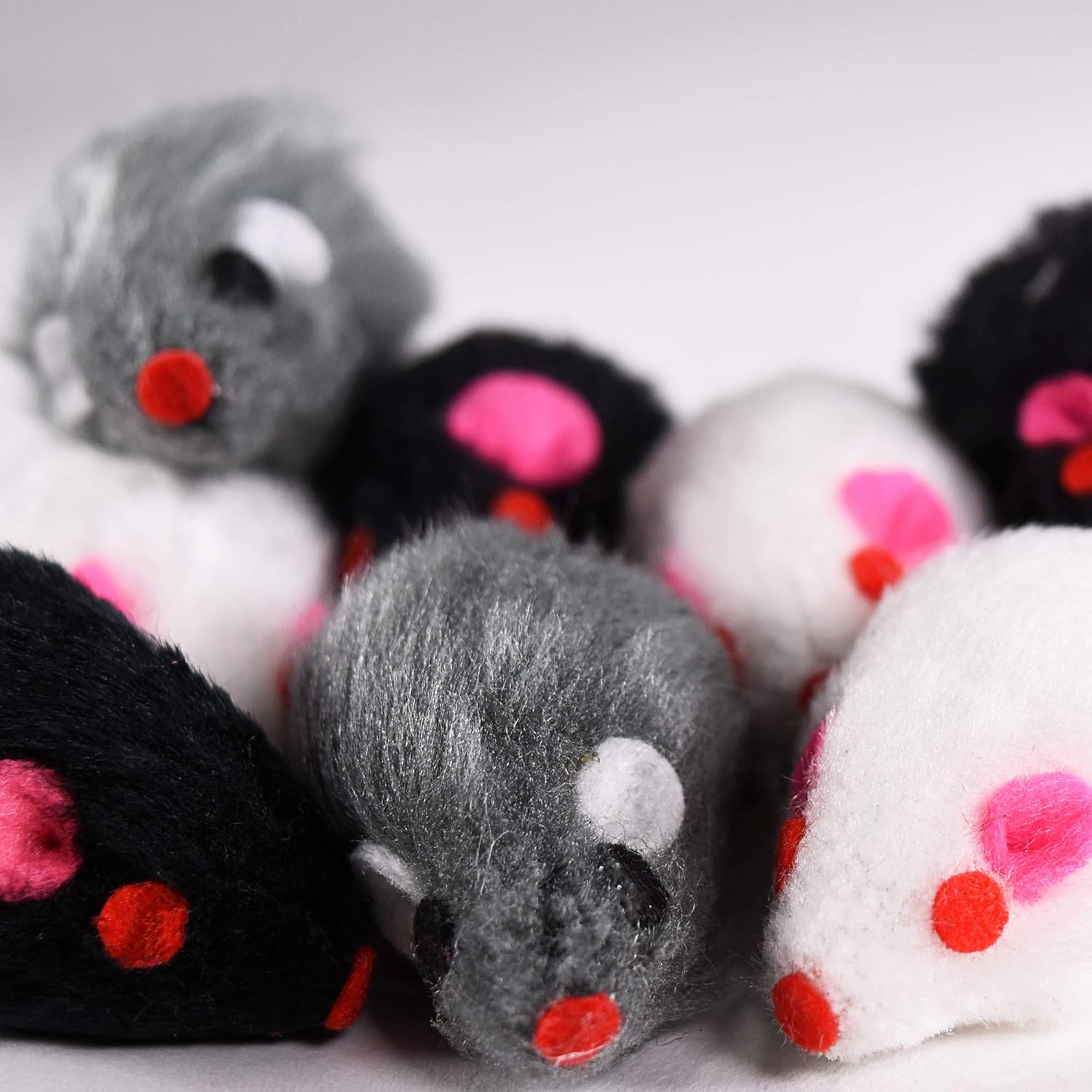 Penn Plax Play Fur Mice Cat Toys – Mixed Bag of 12 Play Mice with Rattling Sounds – 3 Color Variety Pack - CAT531, black and white : Pet Mice And Animal Toys : Pet Supplies