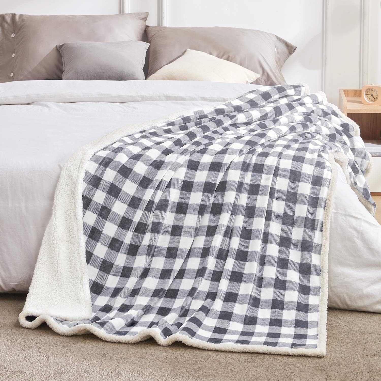 BEAUTEX Sherpa Fleece Blanket Twin Size, Super Soft Warm Buffalo Plaid Plush Gig Blankets, Lightweight Cozy Fuzzy Blanket for Couch Sofa Bed (Black, 60" x 80"): Kitchen & Dining
