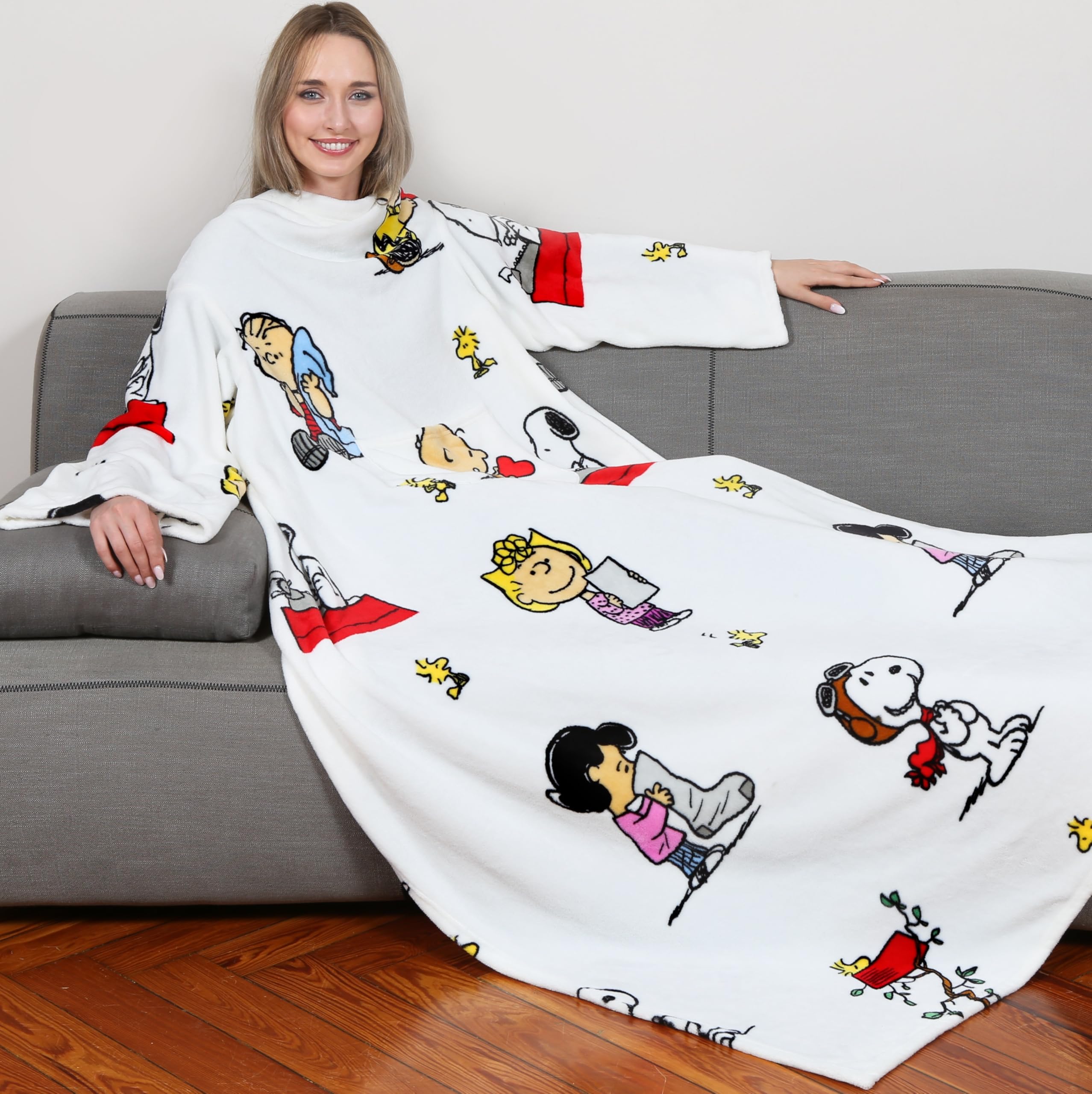 Kanguru Deluxe Peanuts Snoopy Wearable Blanket with Sleeves & Kangaroo Pocket – Soft Fleece Throw, Light Grey, 140×180 cm (55×71 in)