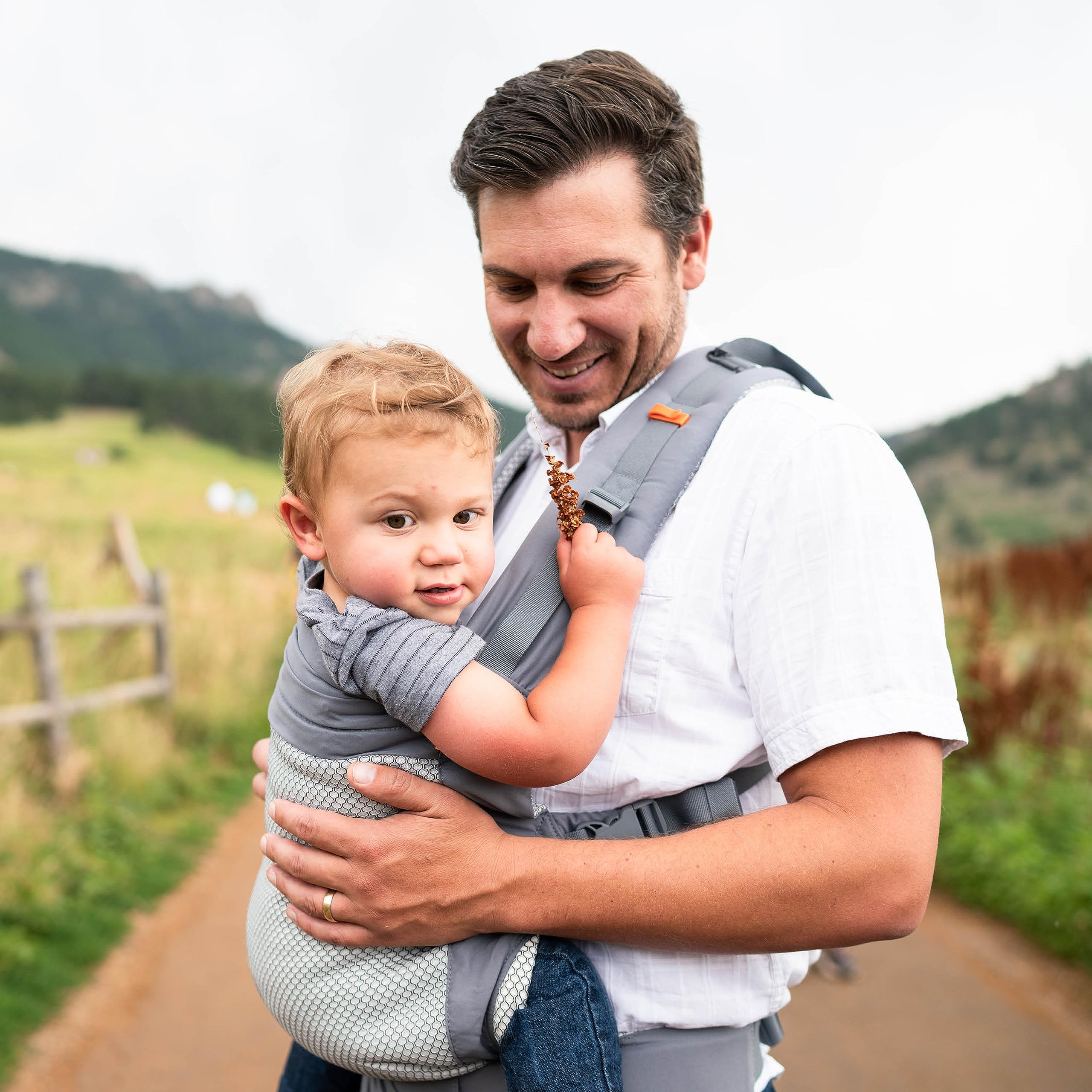 Beco Toddler Carrier with Extra Wide Seat - 100% Polyester 3D Performance Mesh Toddler Carrying Backpack Style and Front-Carry -Lightweight & Breathable Child Carrier - Sling Carrier 20-60 lbs