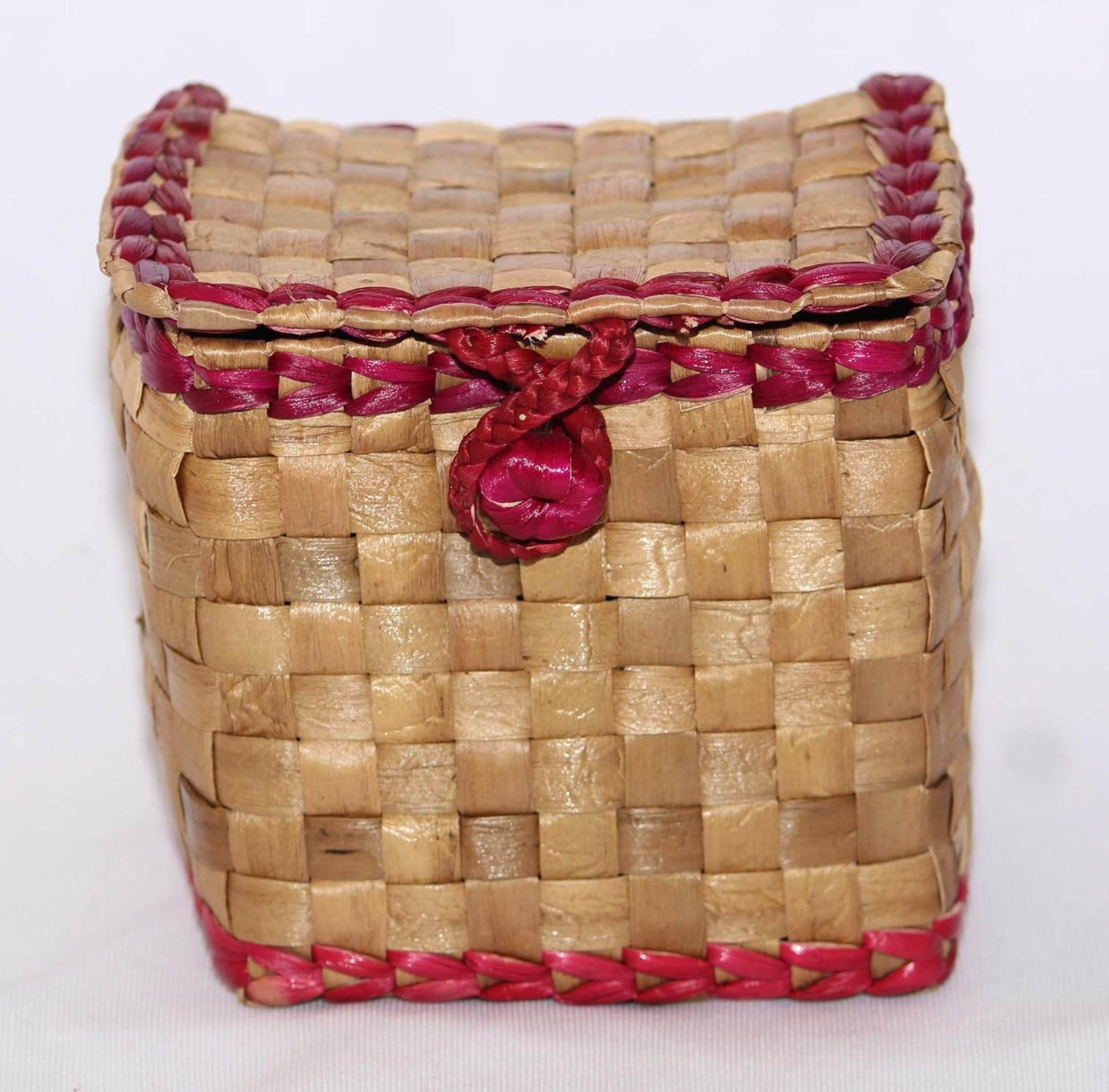 Handwoven Basket with lid in Water Hyacinth from RDE Collections