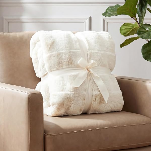 DREAMNINE PREMIUM 1100GSM SOFT FLUFFY FAUX RABBIT FUR THROW BLANKET FOR COUCH 50″ X 60″, DECORATIVE 3D PLAID WARM THICK FUZZY BLANKETS FOR WINTER, REVERSIBLE LUXURY SHAGGY COZY FURRY BLANKET, WHITE