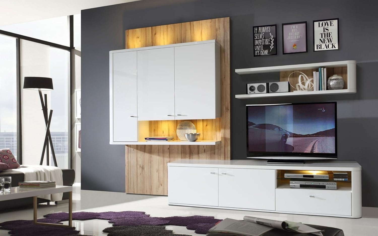 Wohnwand In Weiss Hochglanz Absetzungen Planked Eiche Mit Beleuchtung Gunstig Kaufen