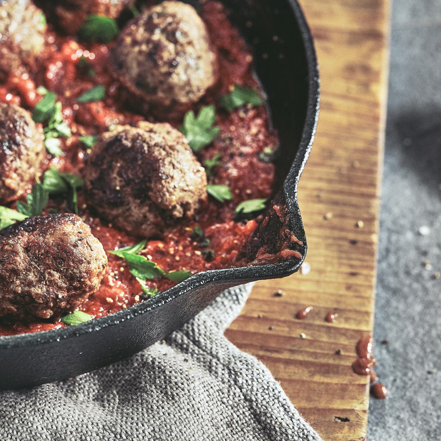 BURNHARD Gusseisen Pfanne Ø30 cm, Bratpfanne, Pre-Seasoned - Für Gasgrill, Backofen und alle Herdarten inkl. Induktion 8