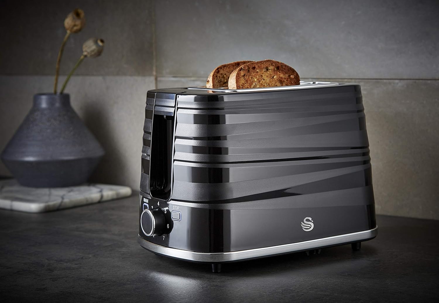 Swan, ST31050BN, 2 Slice Symphony Toaster, High Gloss and Matt Finish, 930 Watt, Black - Image 4