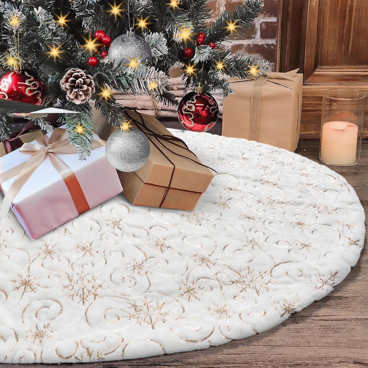 Dremisland Faux Fur Christmas Tree Skirt 122cm Large White&Gold Plush Tree Skirt with Sequin Snowflakes Vine Branch Tree Mat Base Cover for Xmas Holiday Party Home Decor