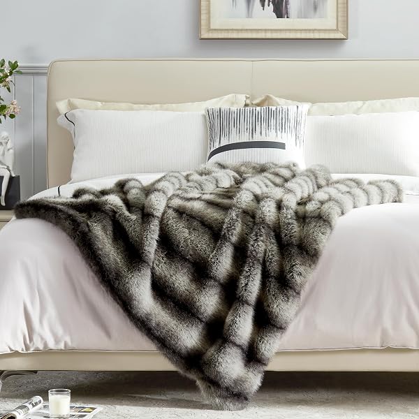 DREAMNINE PREMIUM LUXURY FUZZY ANIMAL SKIN FAUX FUR THROW BLANKET 50″ X 60″, HIGH-END REVERSIBLE COZY THICK WOLF FLUFFY FOX BLANKETS FOR COUCH, SOFT WARM GRAY BEAR FURRY BLANKET FOR WINTER, BLACK GREY