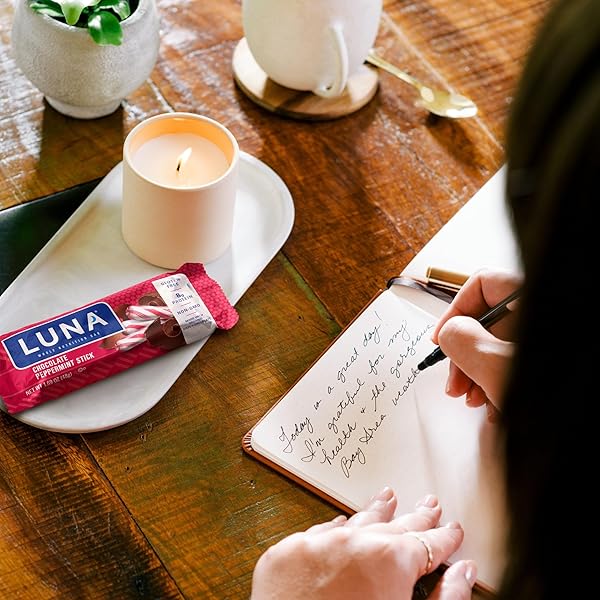 LUNA BAR – CHOCOLATE PEPPERMINT STICK FLAVOR – GLUTEN FREE SNACK BARS – NON-GMO – PROTEIN BARS – MADE WITH ORGANIC OATS – VALUE PACK (12 PACK)