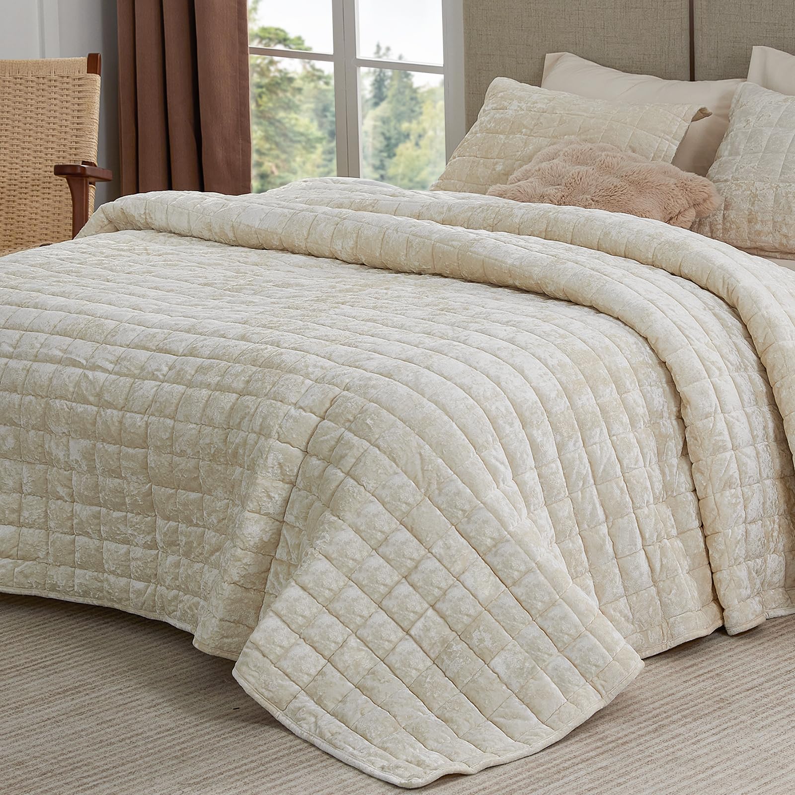 Photo 1 of BEDELITE Velvet Quilt Set Queen Size - Luxury Velvet Comforter Bedding Set 3 Pieces, Soft Cozy Cream White Oversized Bedspread Coverlet for All Seasons with 2 Pillow Shams