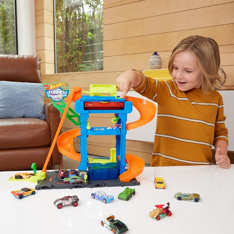 Hot wheels city “vamos correr - vamos correr!” netflix - spinning car wash track para carros de brinquedo, inclui 1 veículo color shifter, +4 anos (mattel htn80)