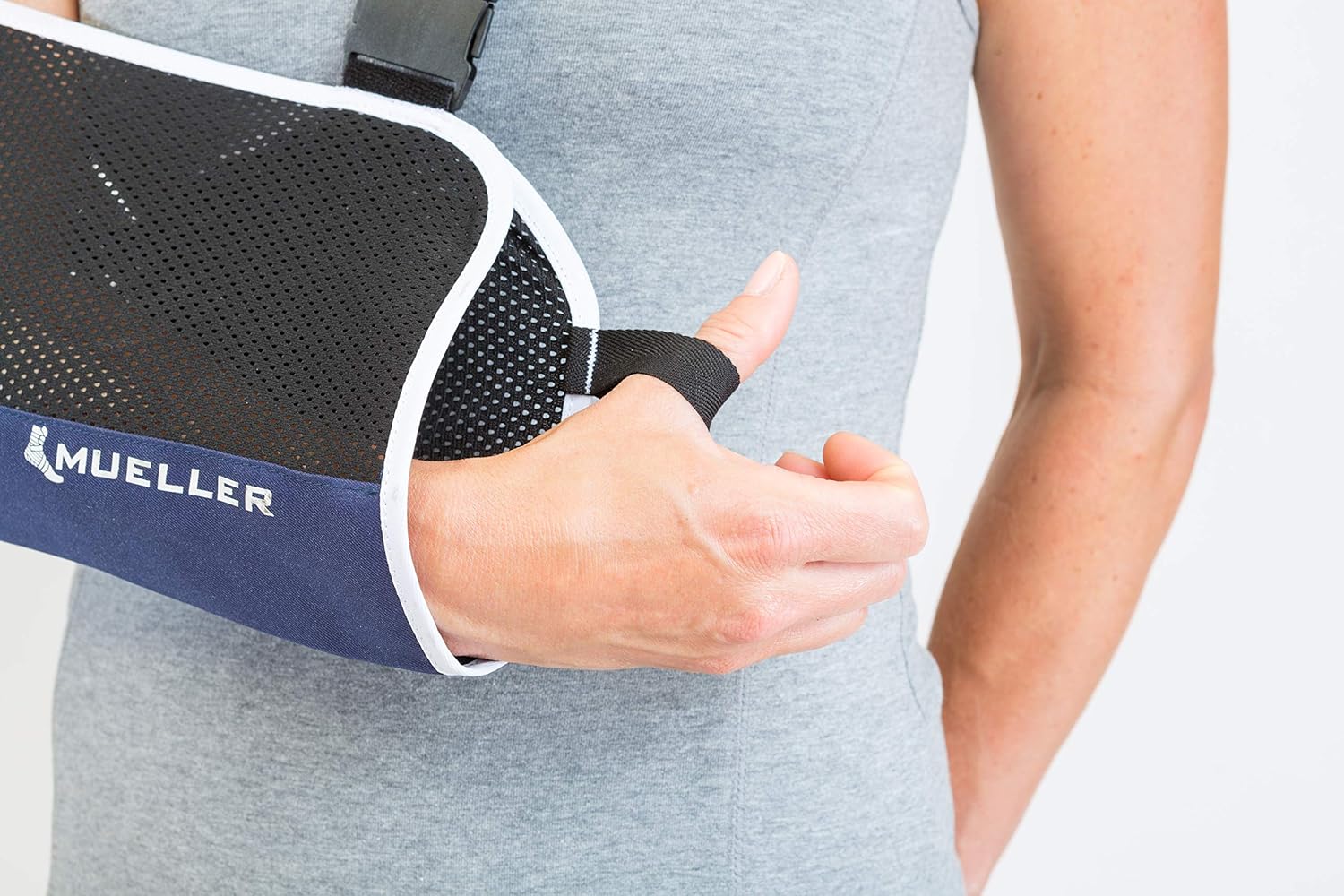 Mueller New & Improved Arm Sling, Blue, One Size Fits Most: Health & Personal Care