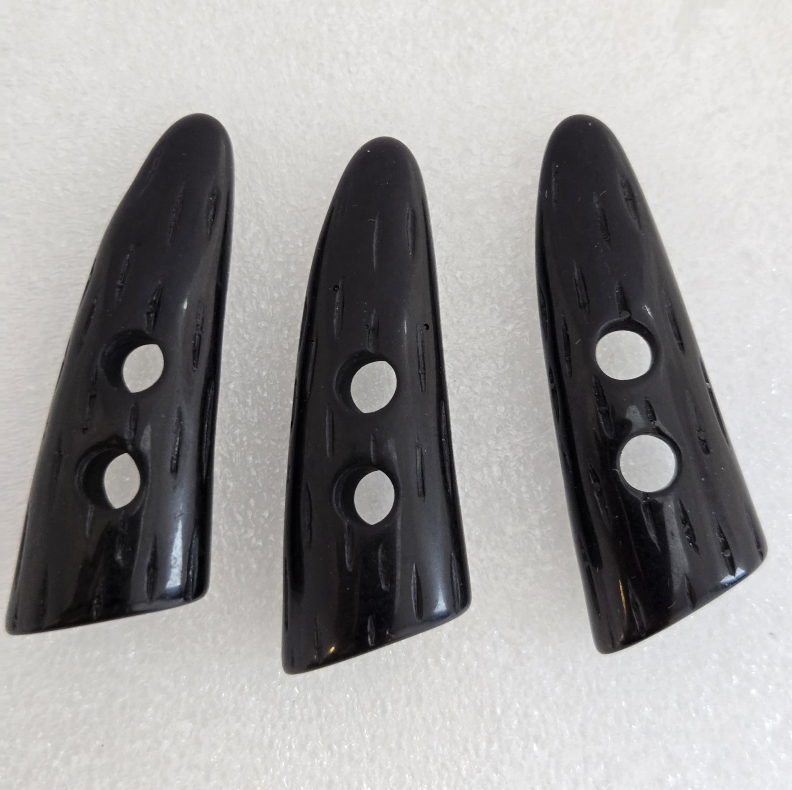 MajorCrafts 10pcs 55mm Black Horn/Tooth Shaped 2 Holes Sewing Toggle Large Acrylic Buttons Needlework Arts and Crafts Embellishments