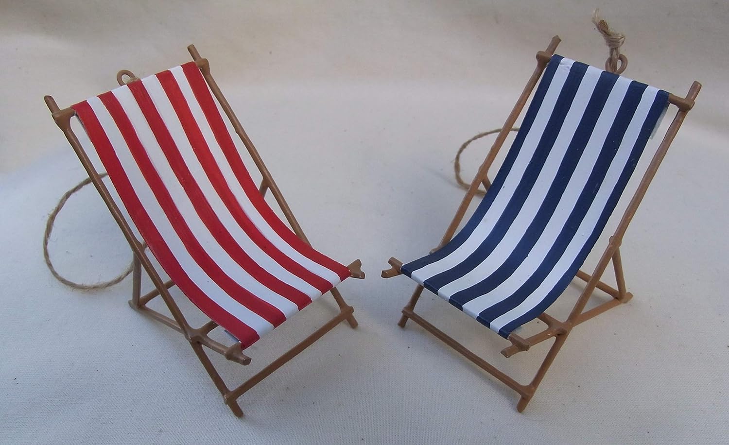 Hamaca pequeña de playa a rayas azules o rojas, madera náutica