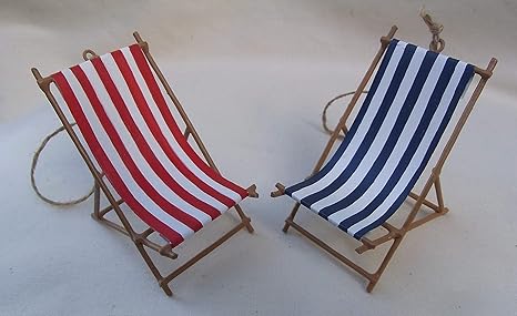 Hamaca pequeña de playa a rayas azules o rojas, madera náutica