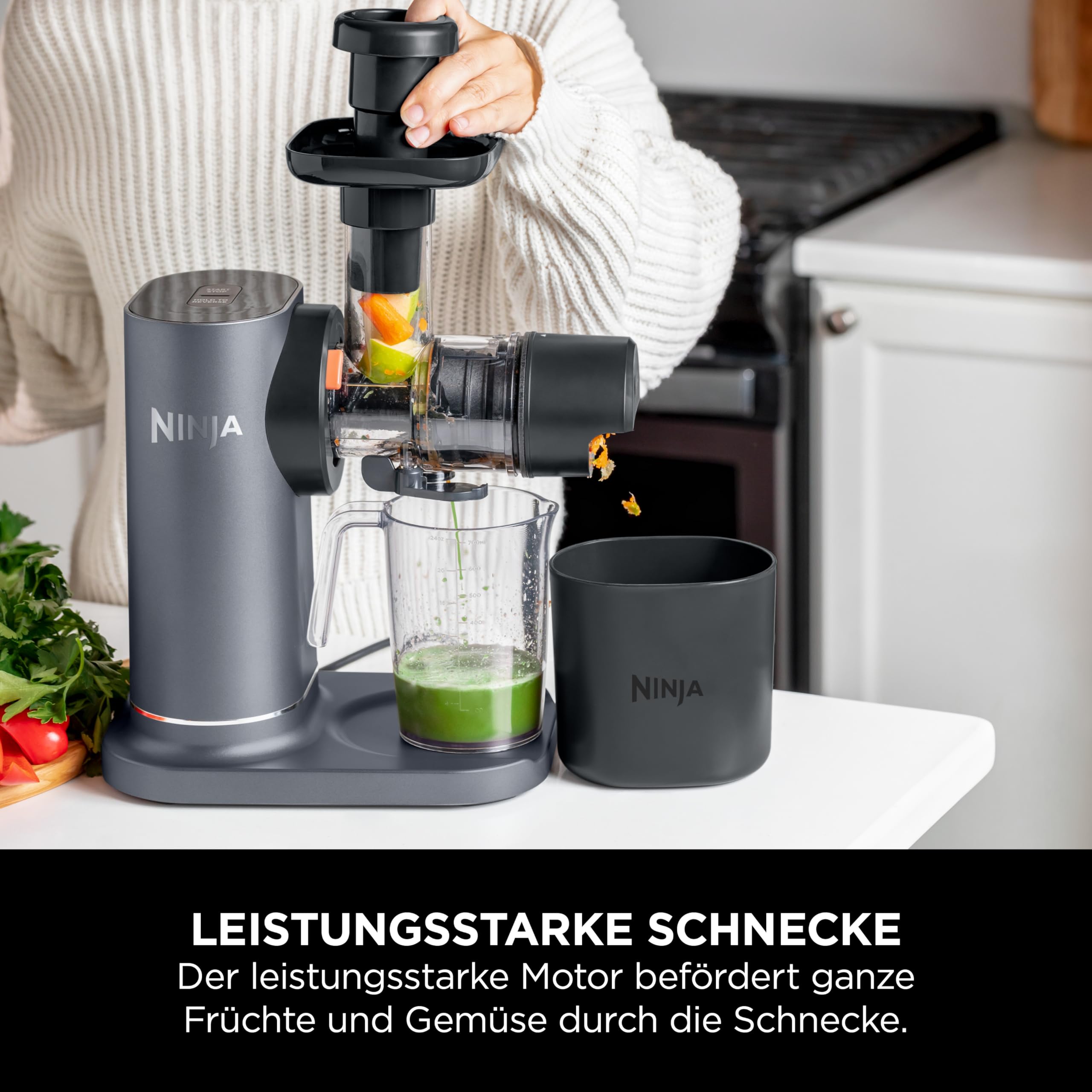 Ninja Kaltpresse-Entsafter Gemüse und Obst mit 700-ml-Becher & 1,1-L-Fruchtfleischbehälter, für frische Säfte, Drinks & Wellness-Shots, kompakt, spülmaschinenfest & abnehmbare Teile, Grau JC151EU 5