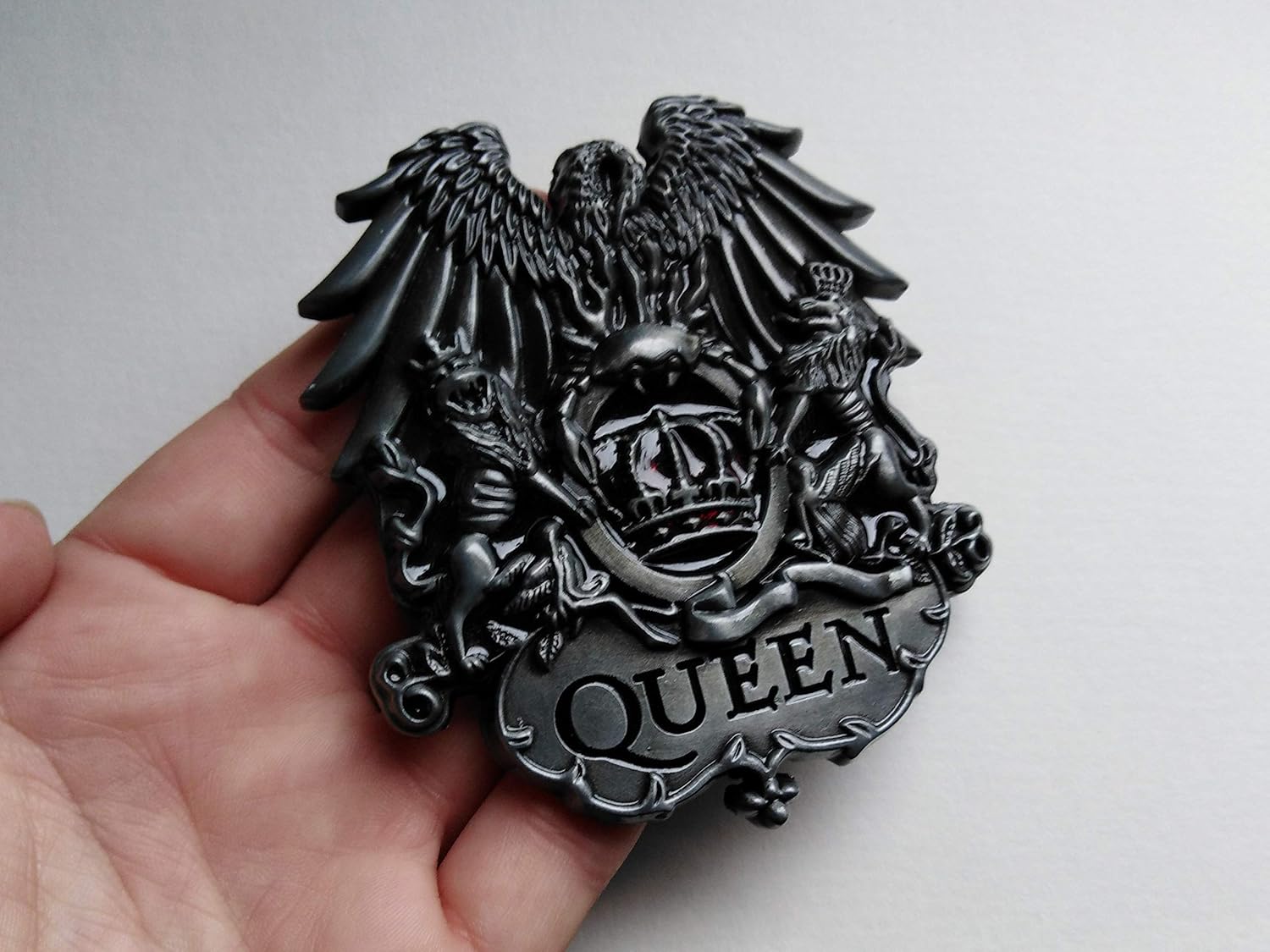 queen belt buckle