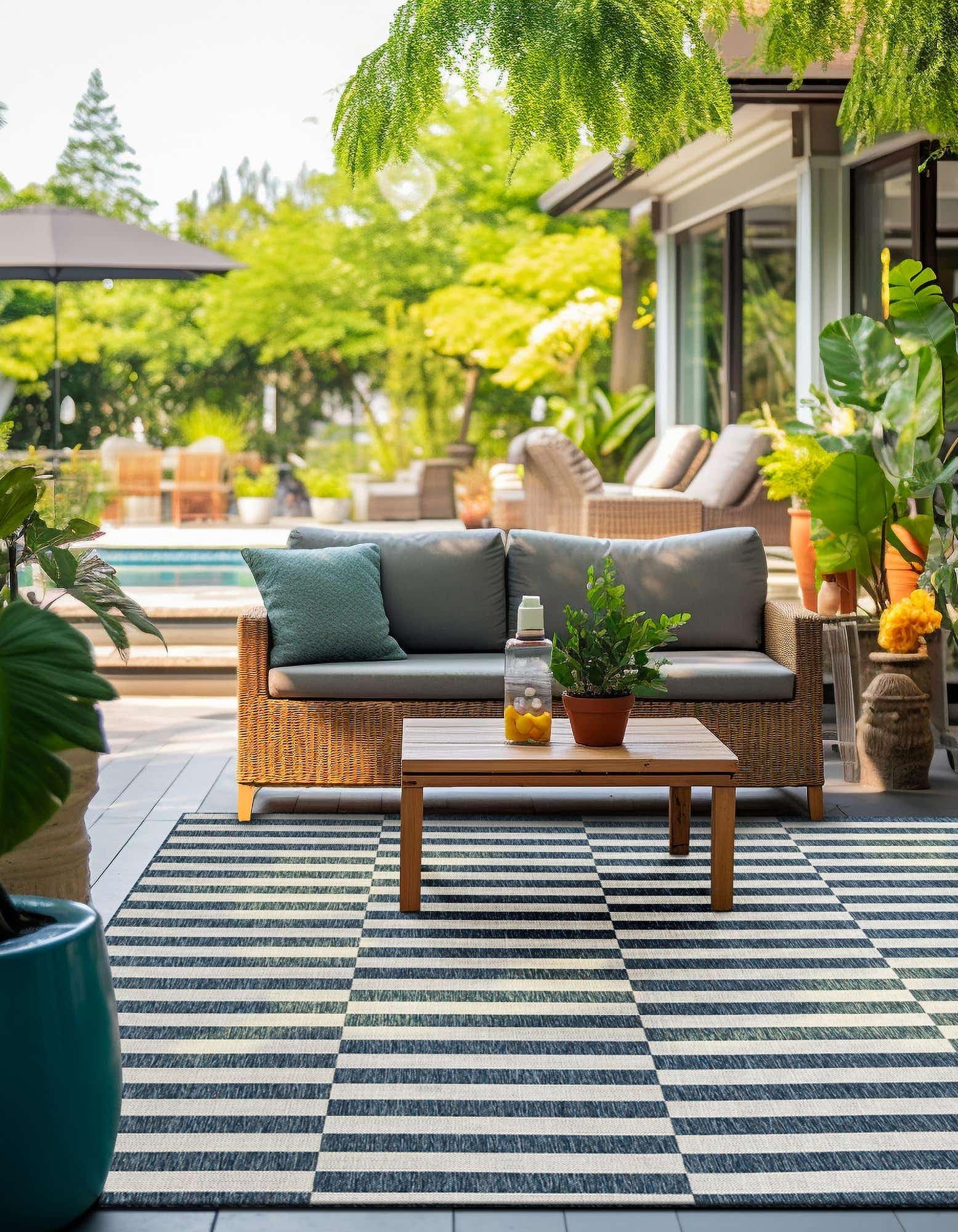 Unique Loom Outdoor Striped Collection Area Rug – Striped (12′ Square Blue/Ivory)
