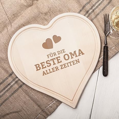 Schneidebrett Herz mit Gravur – Für die beste Oma aller Zeiten - Herzen – Ideal als Weihnachtsgeschenk - Frühstücksbrett - Kü